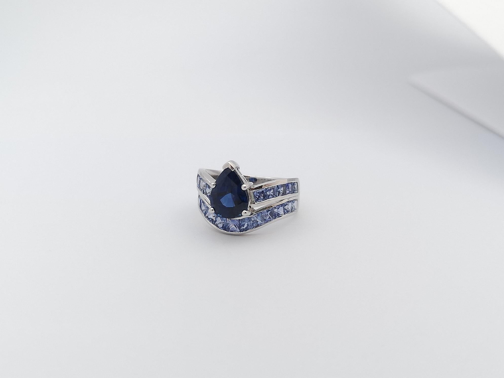 Blue Sapphire Ring Set in 18 Karat White Gold Settings For Sale 6