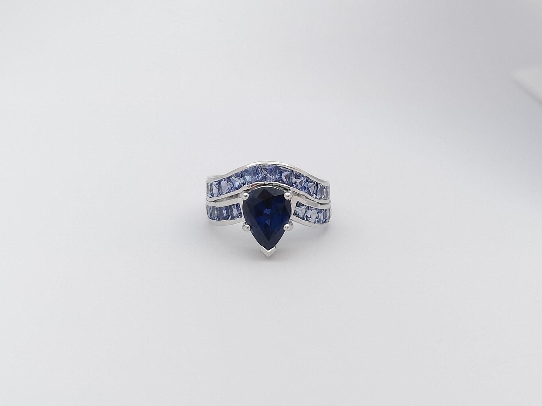 Blue Sapphire Ring Set in 18 Karat White Gold Settings For Sale 8