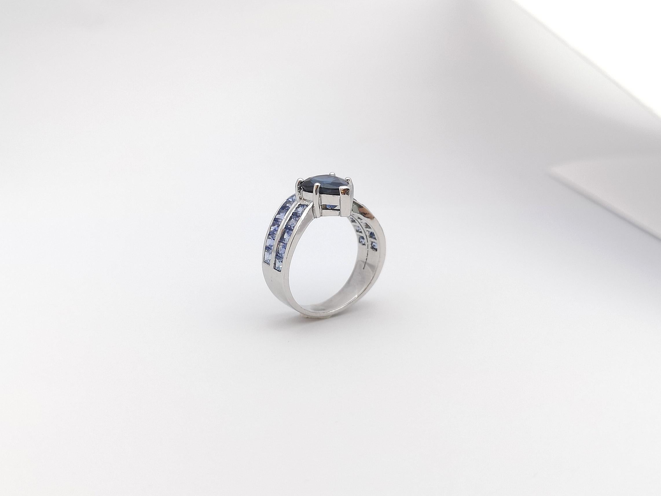 Blue Sapphire Ring Set in 18 Karat White Gold Settings For Sale 14