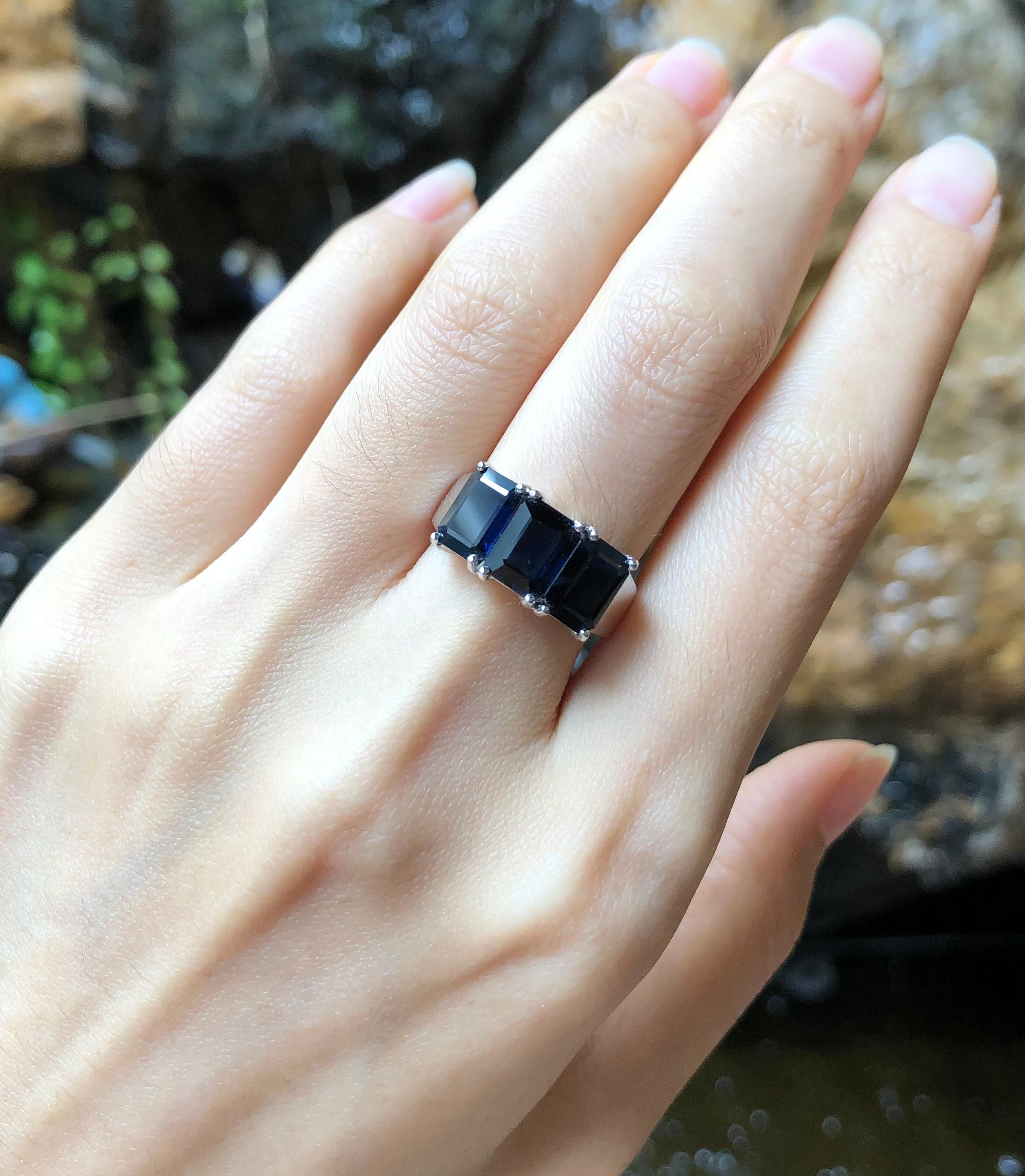 Contemporary Blue Sapphire Ring Set in 18 Karat White Gold Settings