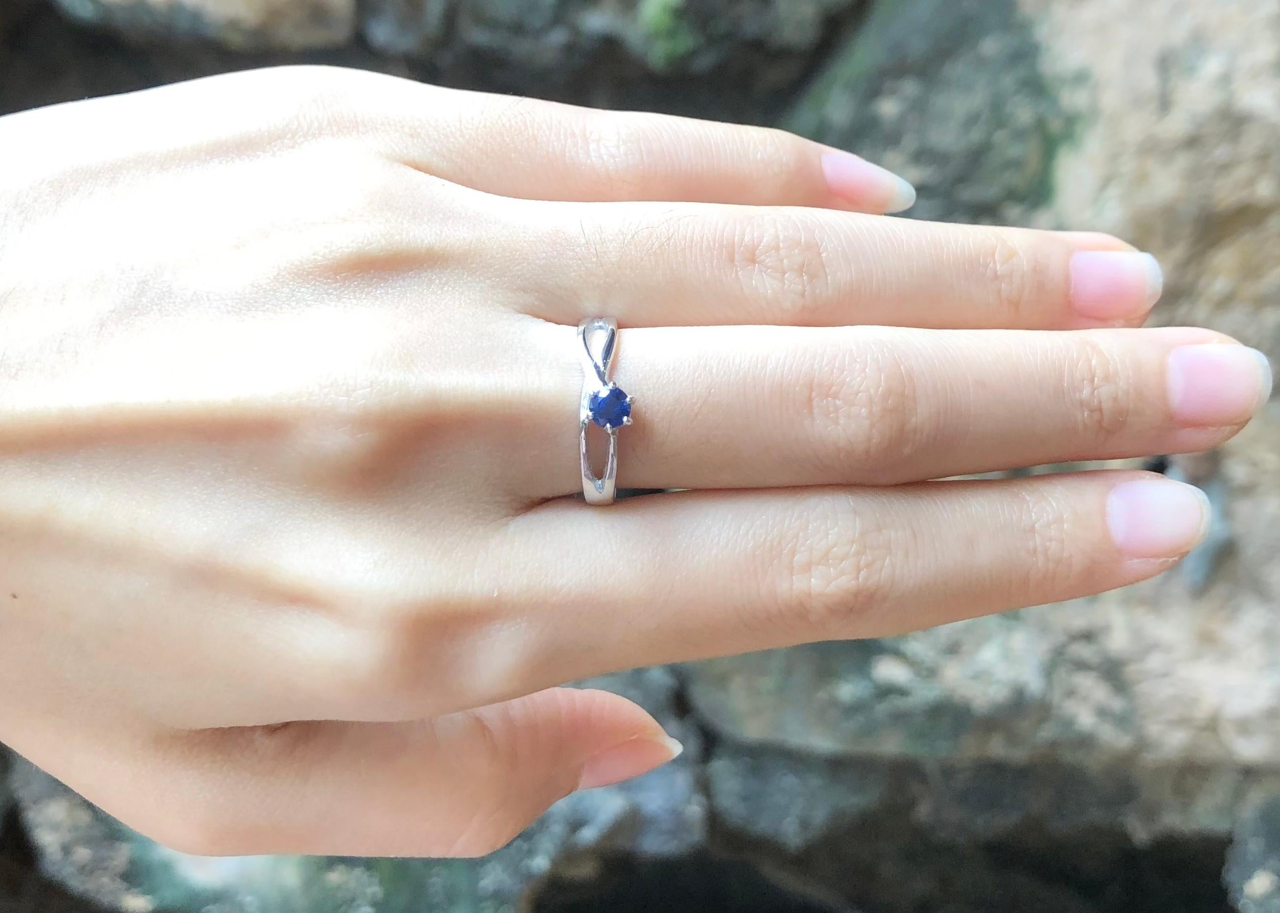 Blue Sapphire Ring set in 18 Karat White Gold Settings In New Condition For Sale In Bangkok, TH