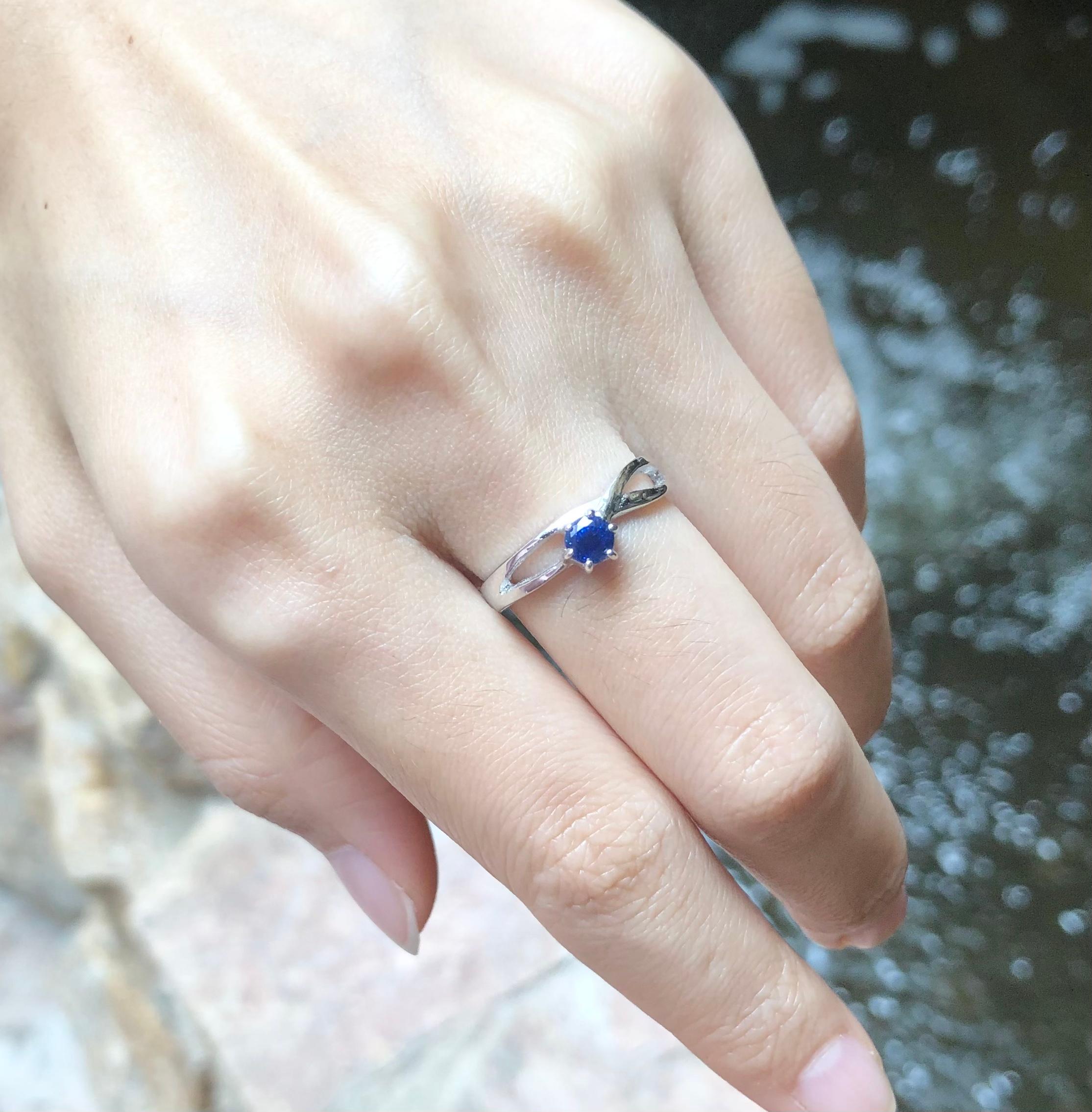 Blue Sapphire Ring set in 18 Karat White Gold Settings For Sale 1