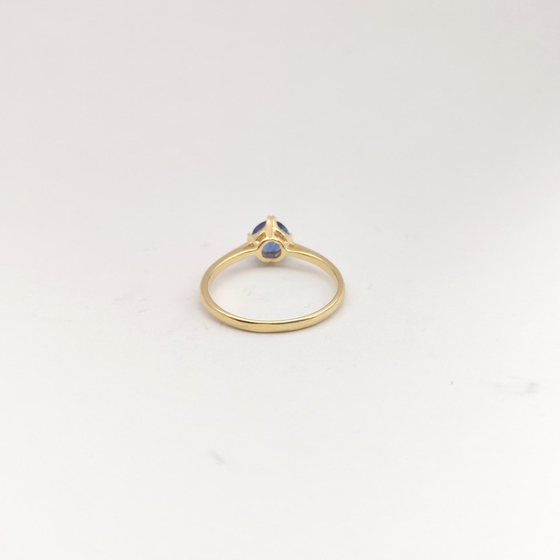 Ring mit blauem Saphir in 18 Karat Goldfassungen gefasst im Angebot 5