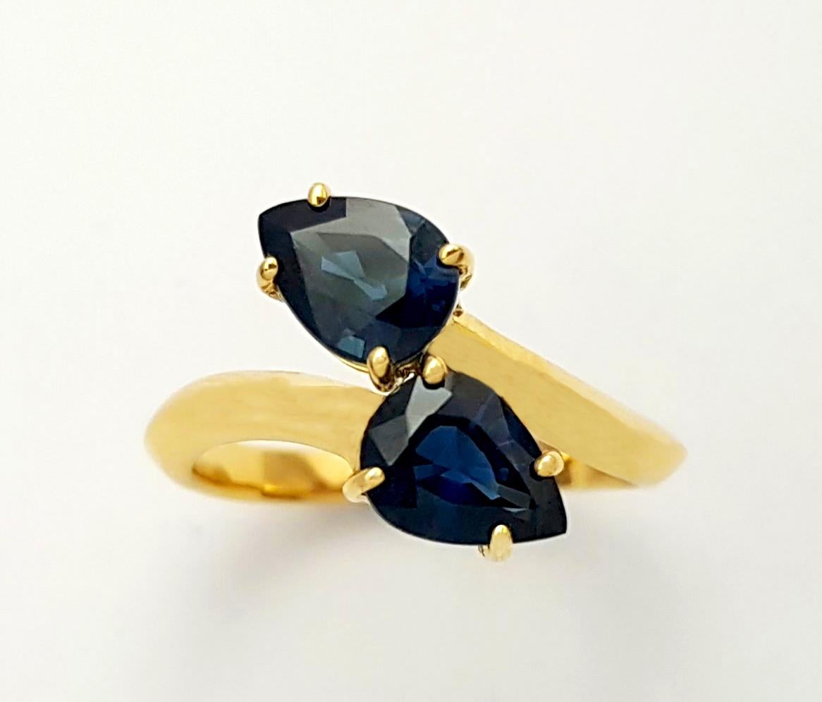 Blue Sapphire Ring set in 18K Gold Settings For Sale 7