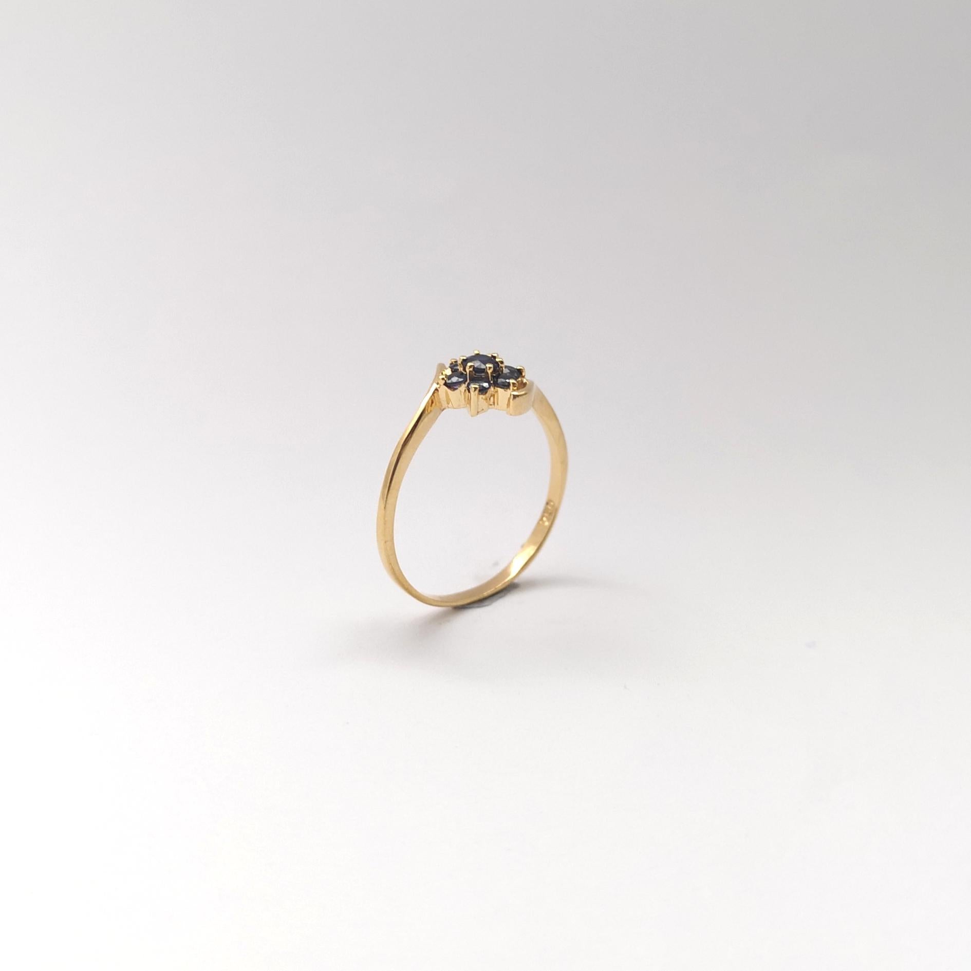 Ring mit blauem Saphir in 18 Karat Goldfassungen gefasst im Angebot 7