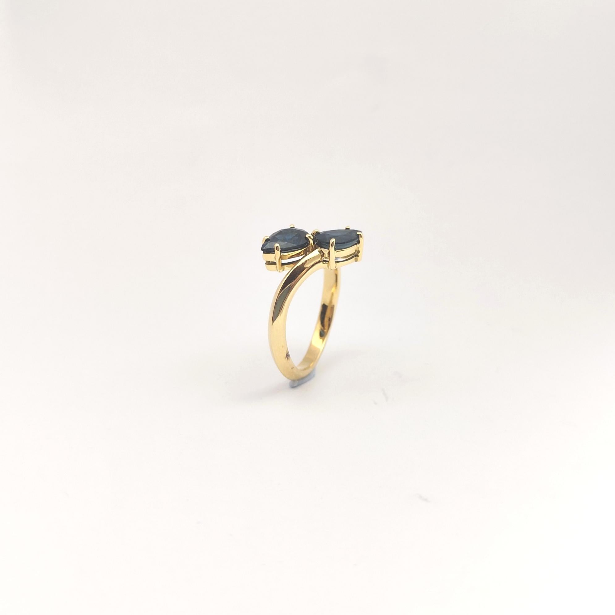 Blue Sapphire Ring set in 18K Gold Settings For Sale 8