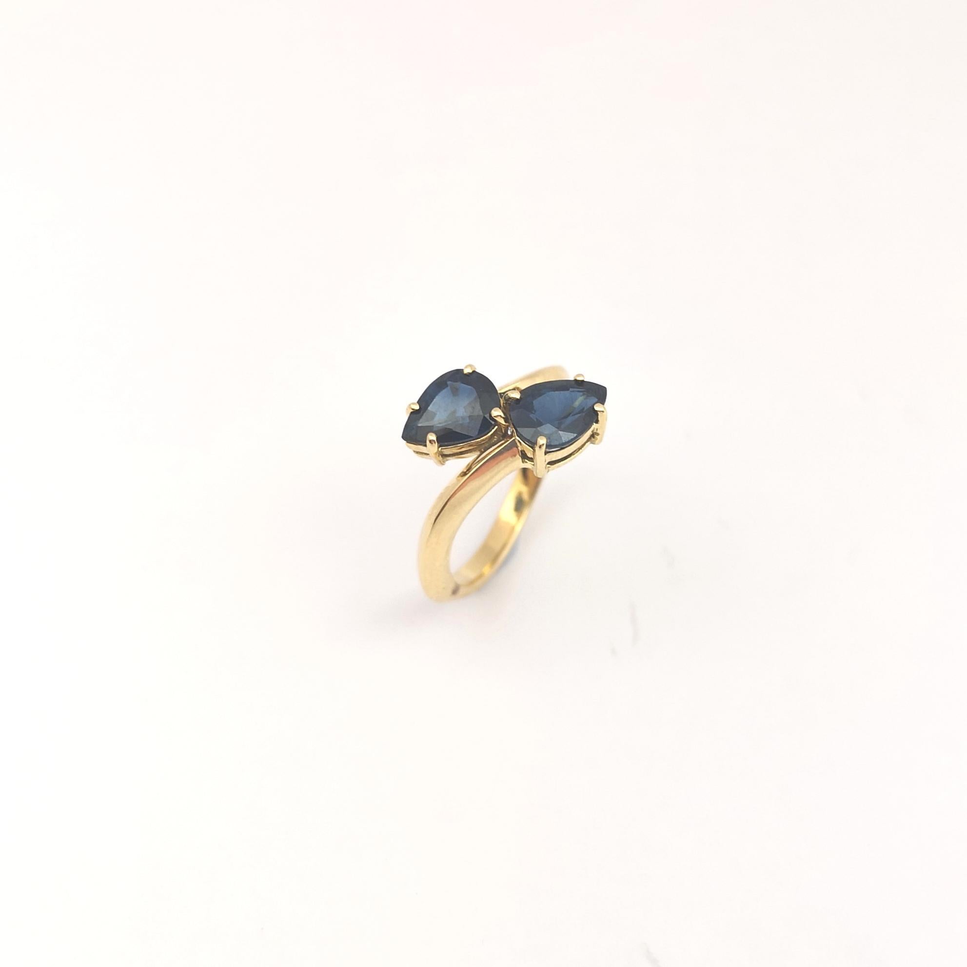 Blue Sapphire Ring set in 18K Gold Settings For Sale 9