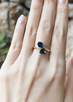 Blue Sapphire Ring set in 18K Gold Settings