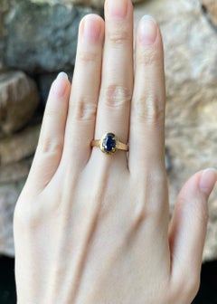 Blue Sapphire Ring set in 18K Gold Settings