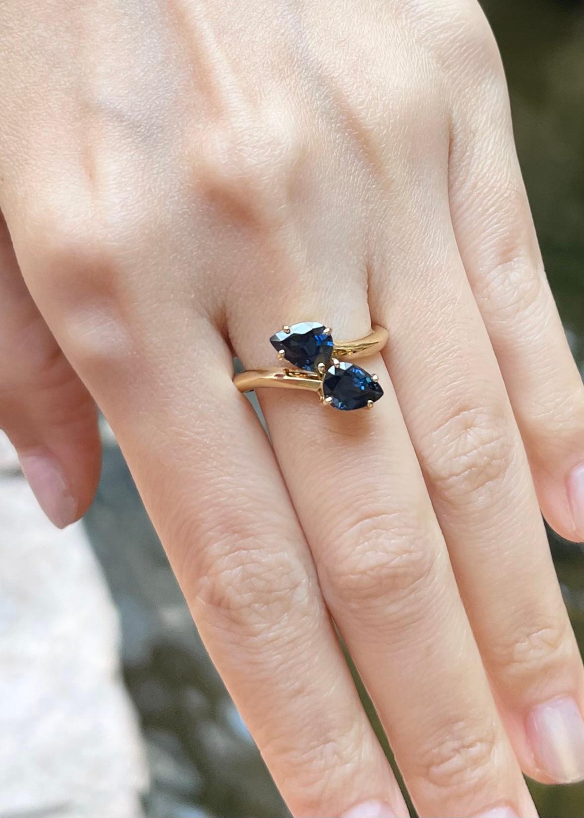 Pear Cut Blue Sapphire Ring set in 18K Gold Settings For Sale