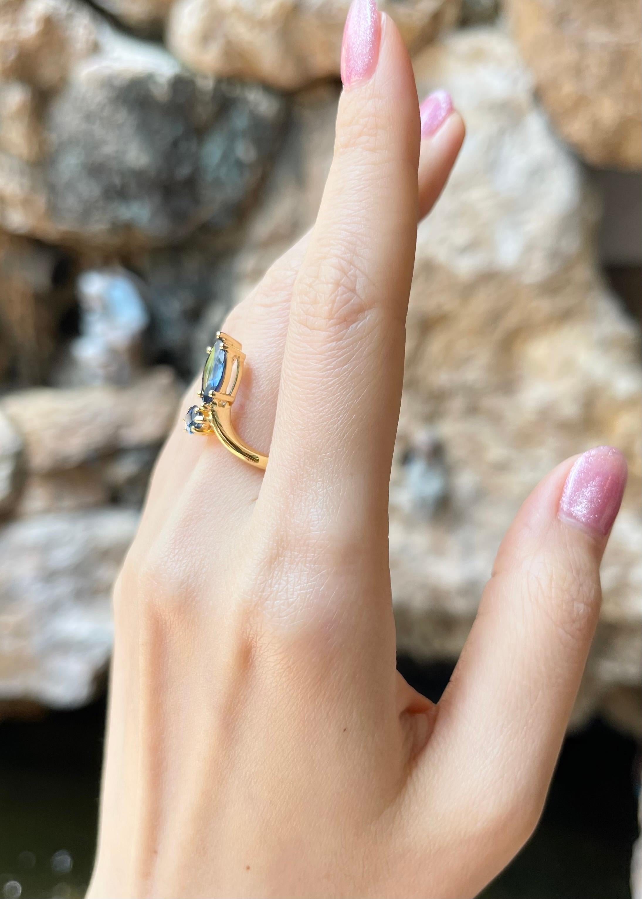 Ring mit blauem Saphir in 18 Karat Goldfassungen gefasst im Zustand „Neu“ im Angebot in Bangkok, TH