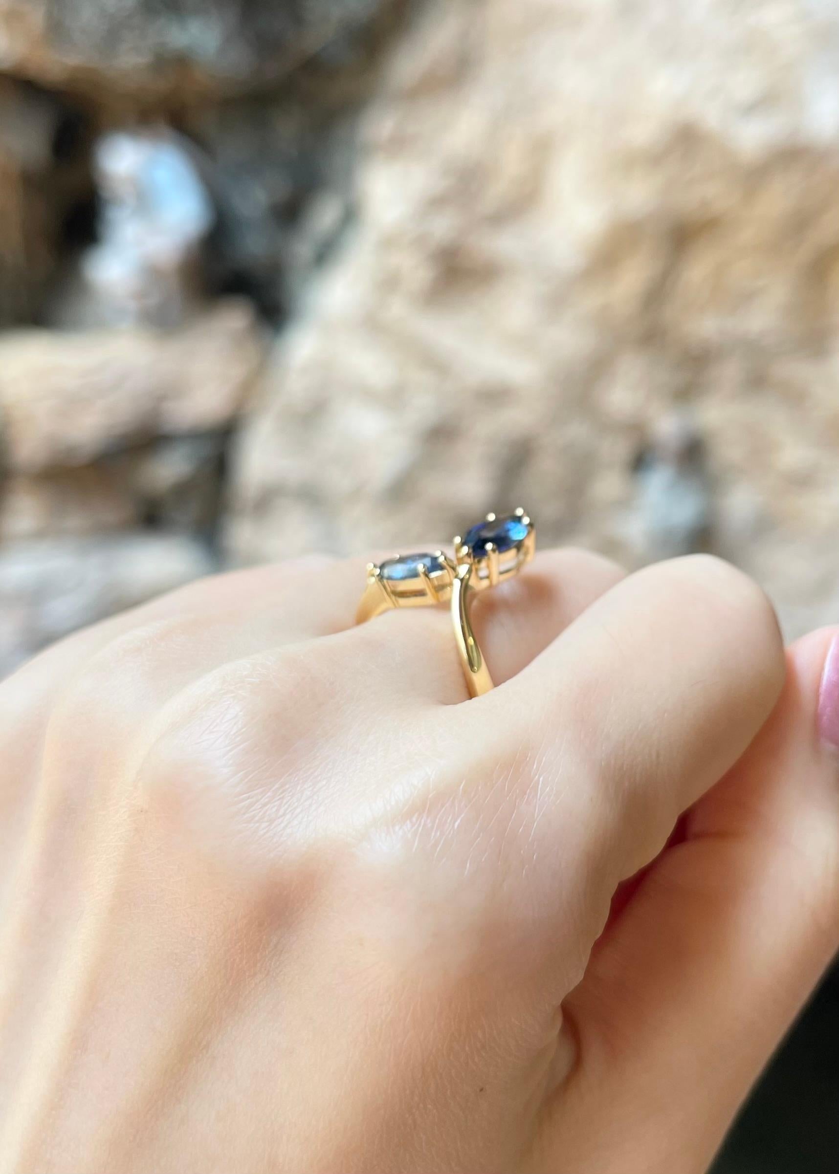 Ring mit blauem Saphir in 18 Karat Goldfassungen gefasst Damen im Angebot