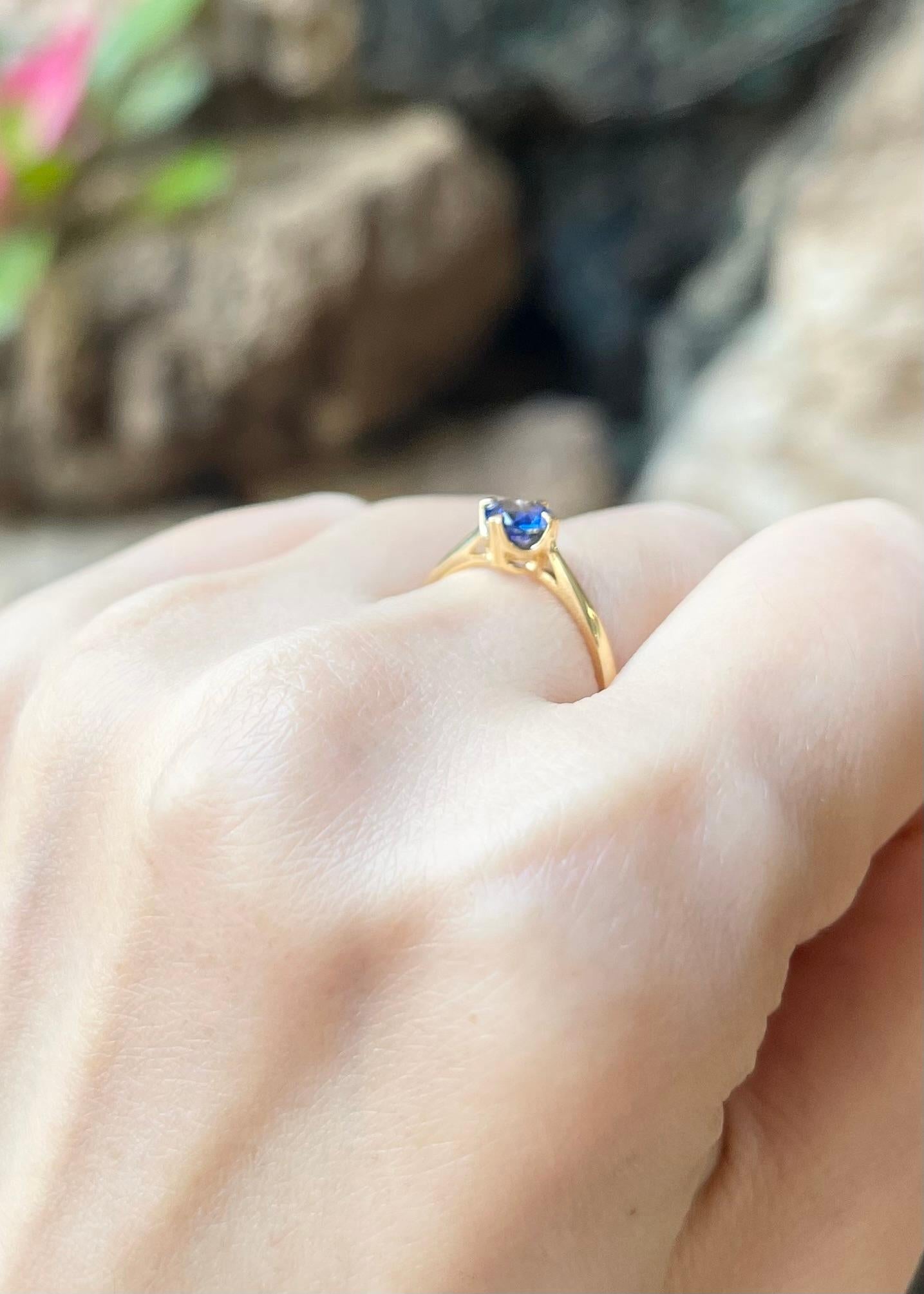 Ring mit blauem Saphir in 18 Karat Goldfassungen gefasst Damen im Angebot