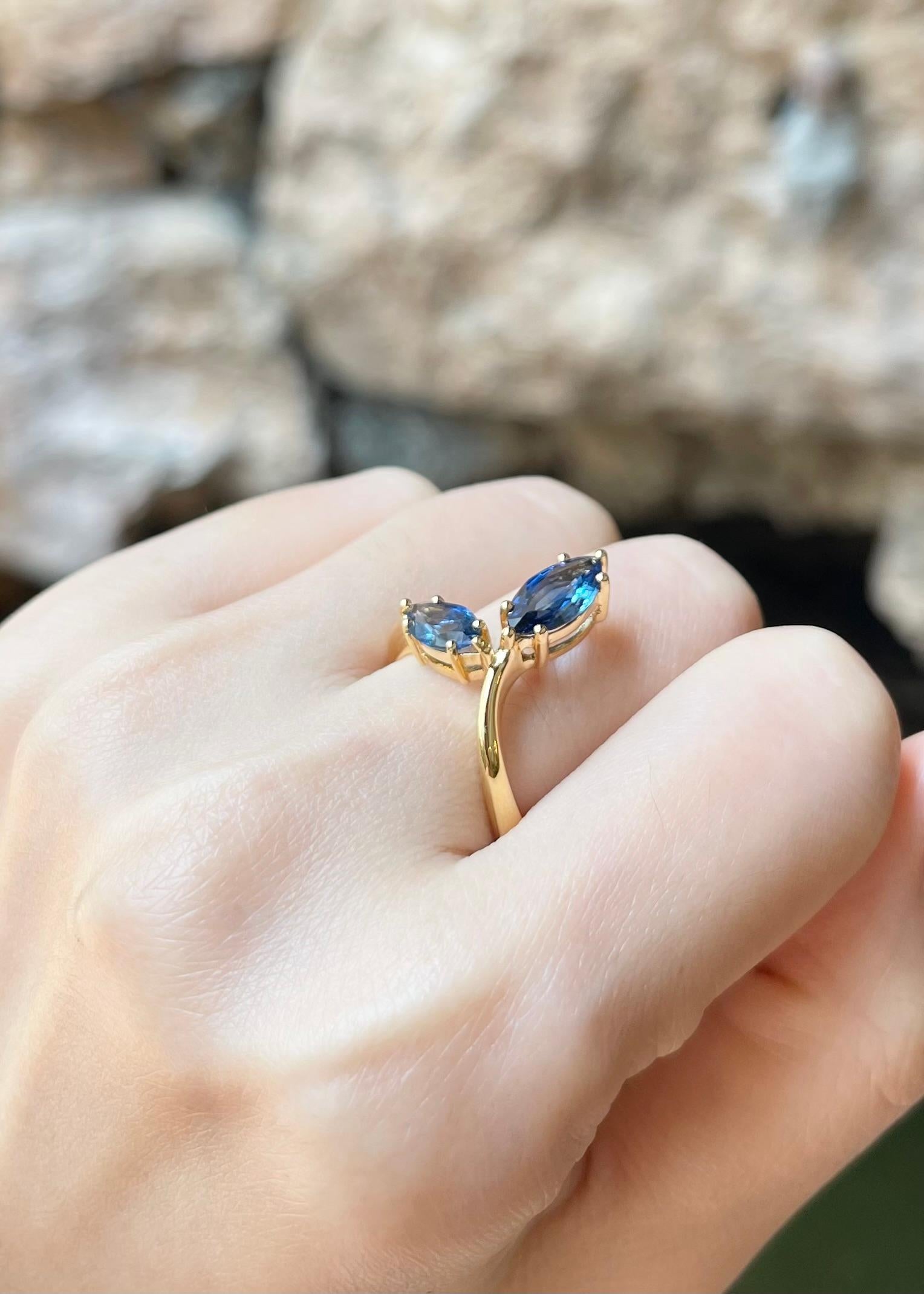 Ring mit blauem Saphir in 18 Karat Goldfassungen gefasst im Angebot 1