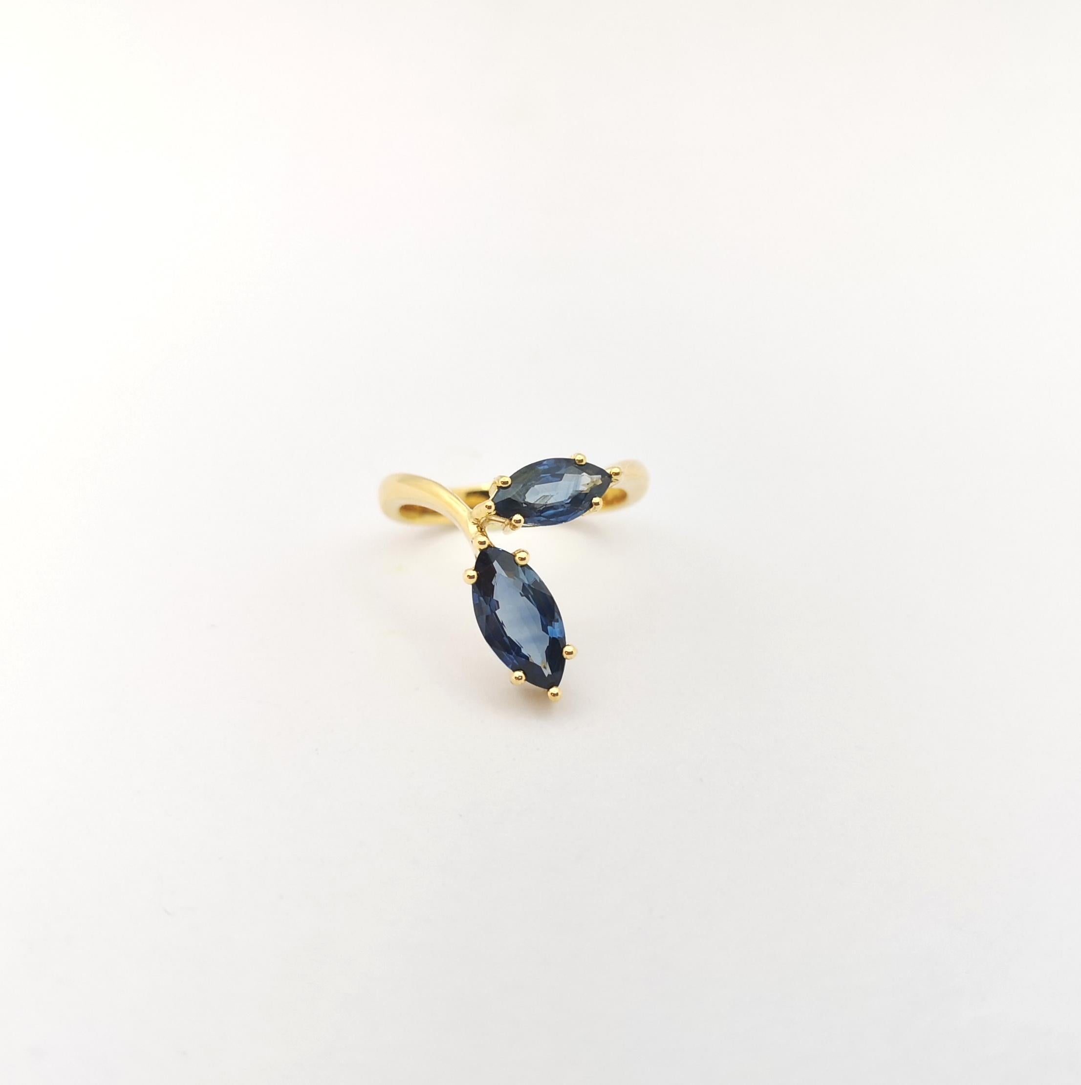 Ring mit blauem Saphir in 18 Karat Goldfassungen gefasst im Angebot 2