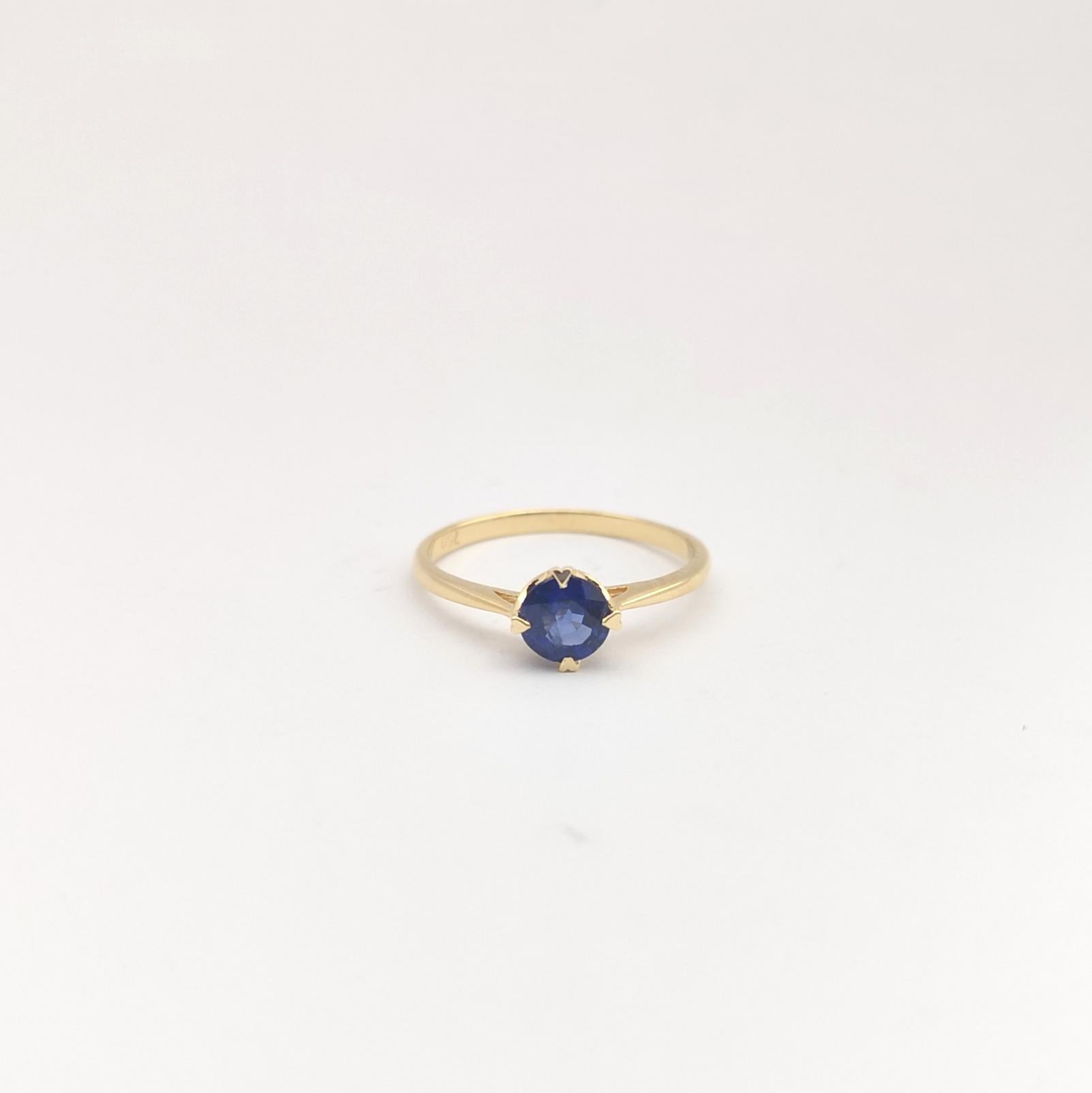 Ring mit blauem Saphir in 18 Karat Goldfassungen gefasst im Angebot 2