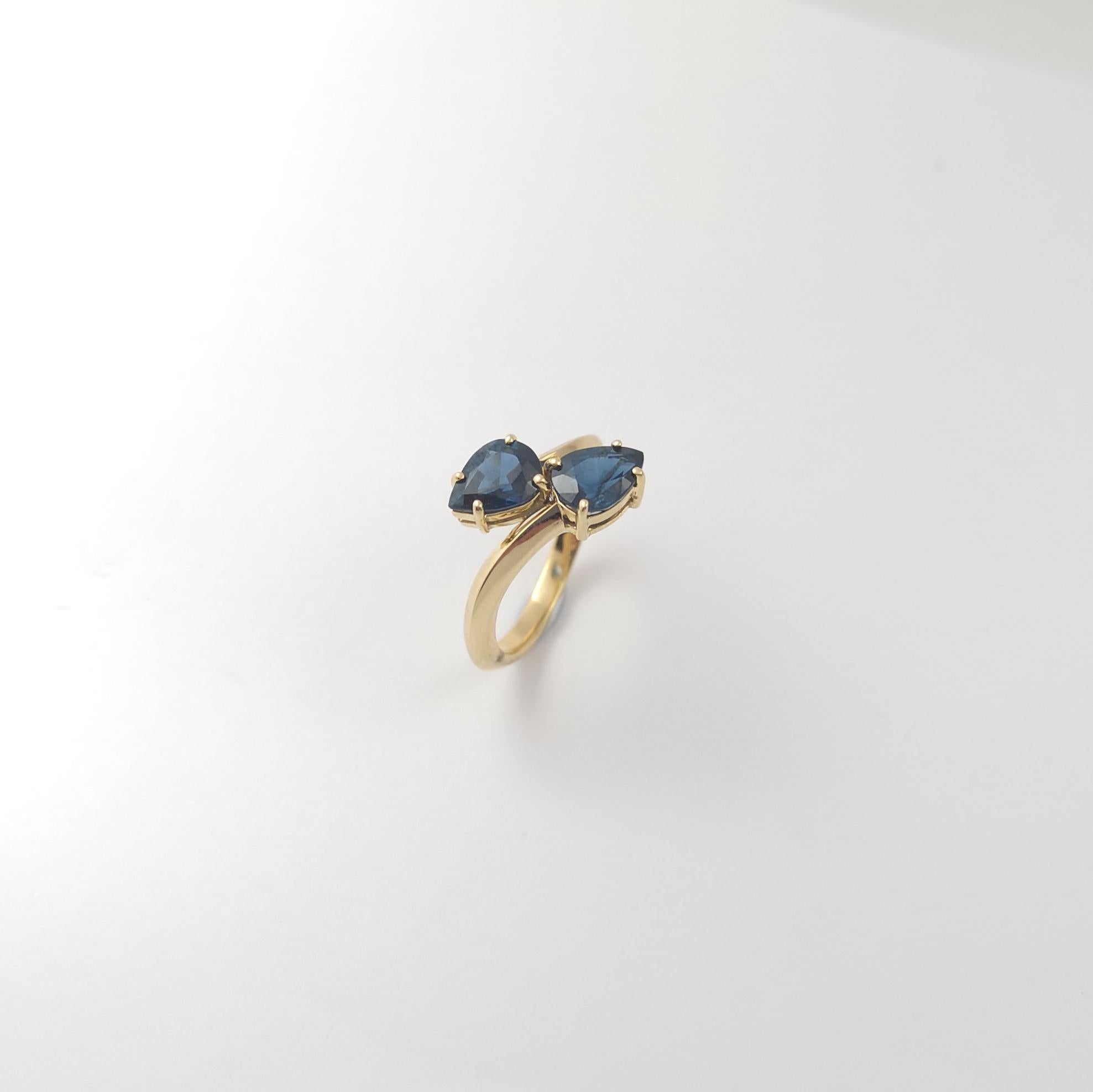Blue Sapphire Ring set in 18K Gold Settings For Sale 3