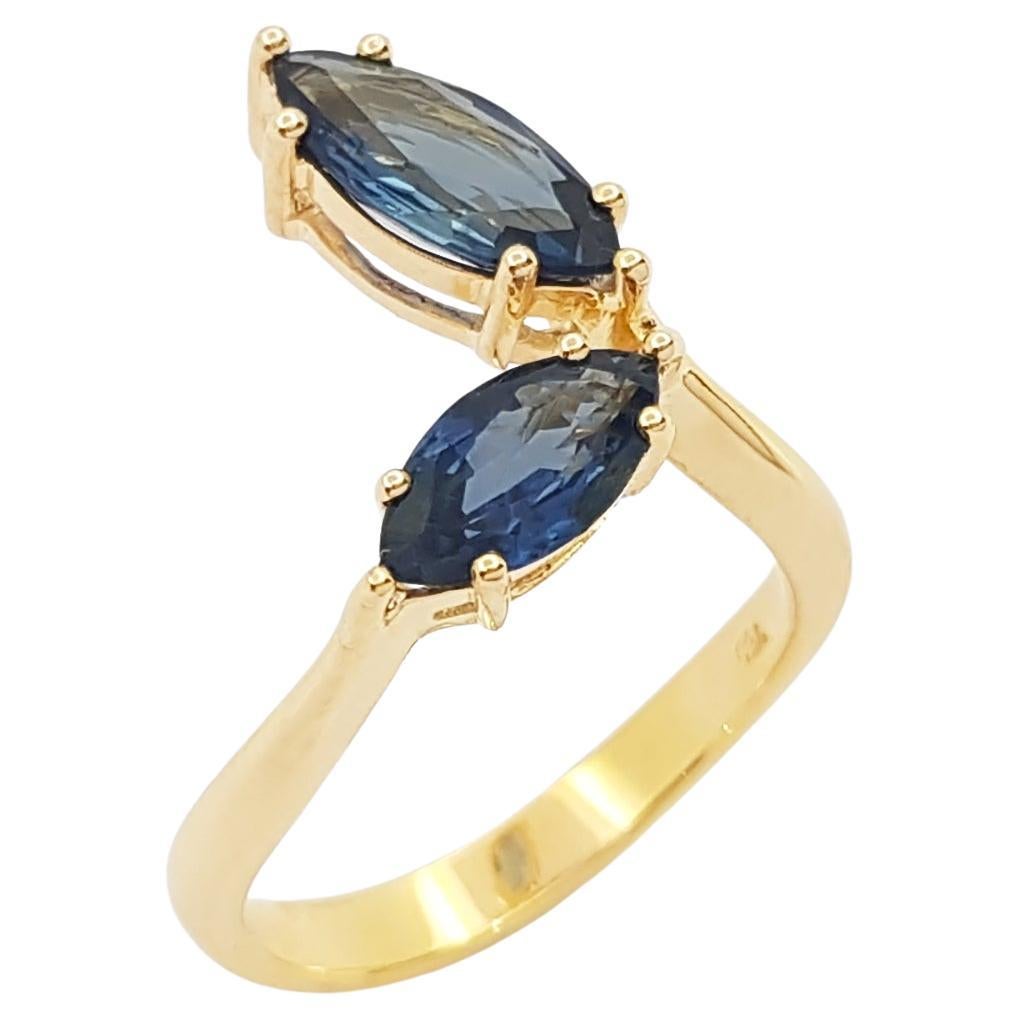 Anillo de zafiro azul engastado en oro de 18 quilates