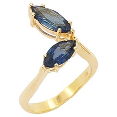Anillo de zafiro azul engastado en oro de 18 quilates