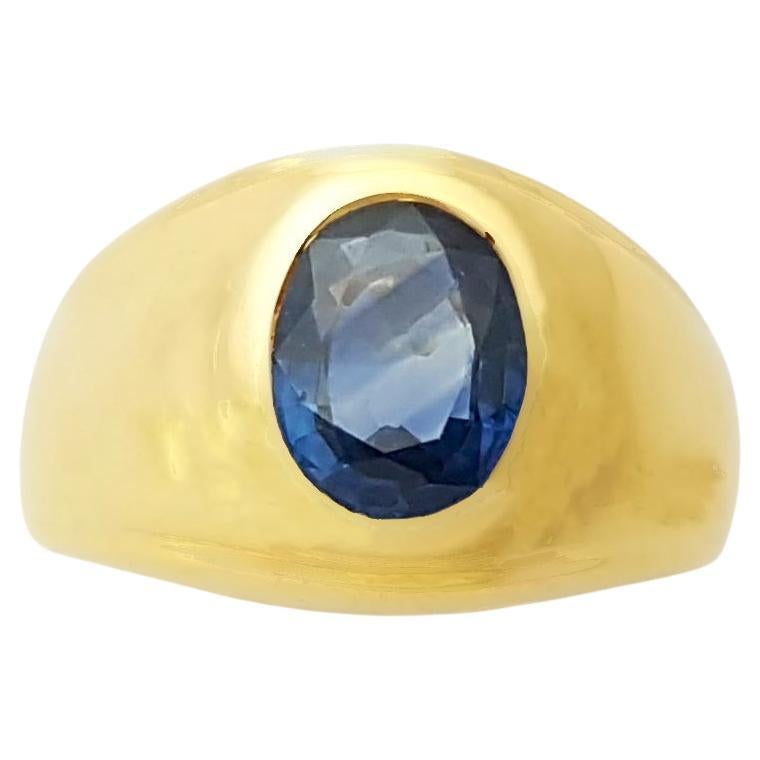Ring mit blauem Saphir in 18 Karat Goldfassungen gefasst