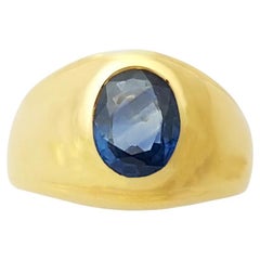 Anello con zaffiro blu incastonato in oro 18 carati