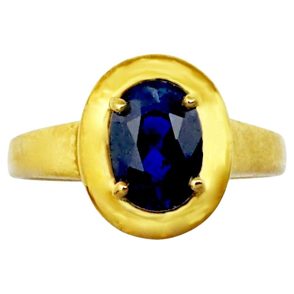 Blue Sapphire Ring set in 18K Gold Settings