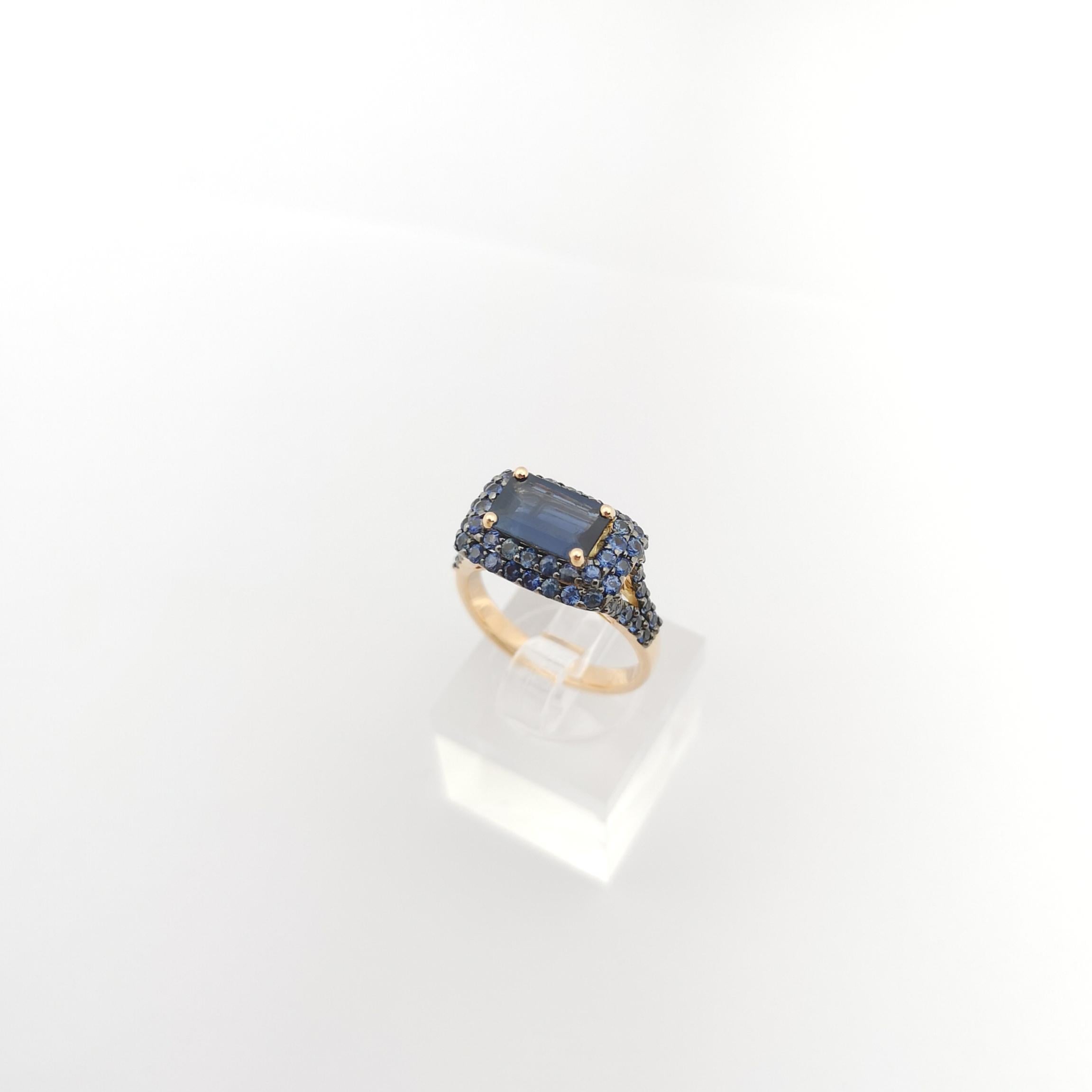 Bague en or rose 18 carats sertie de saphirs bleus en vente 6