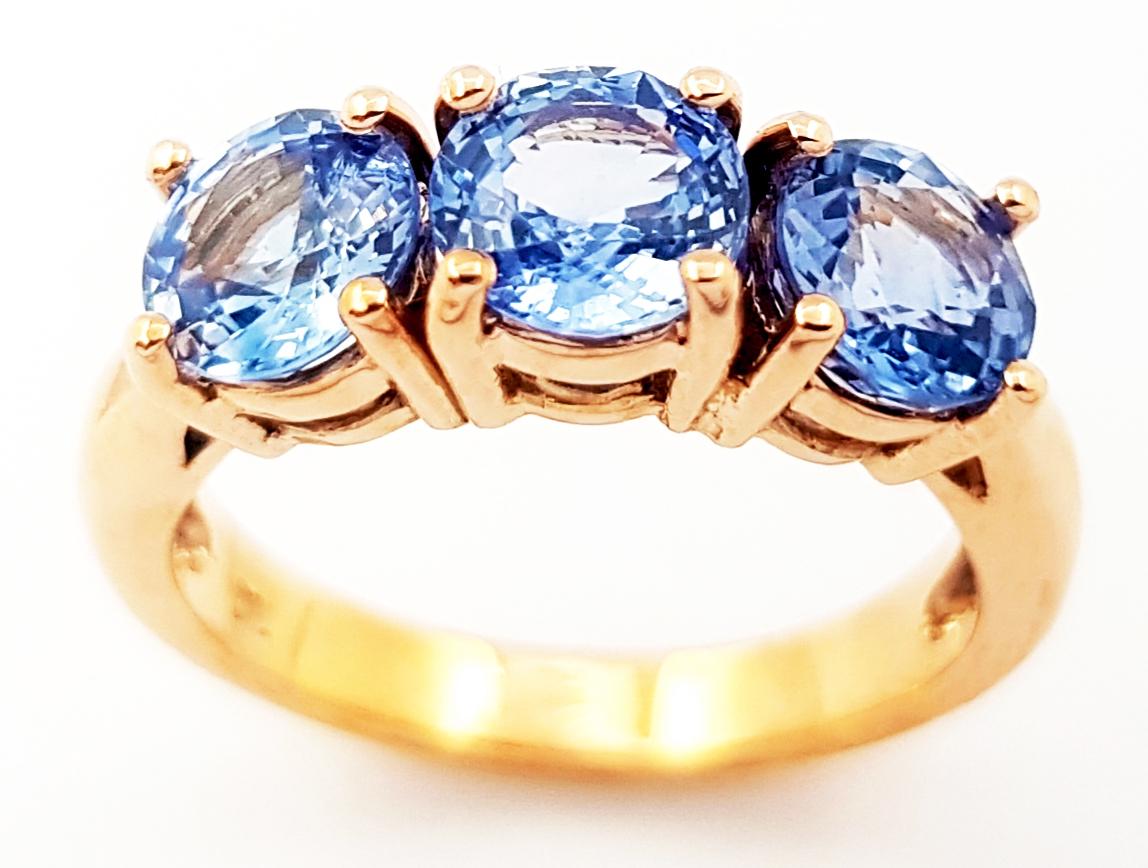 Blue Sapphire Ring set in 18K Rose Gold Settings For Sale 6
