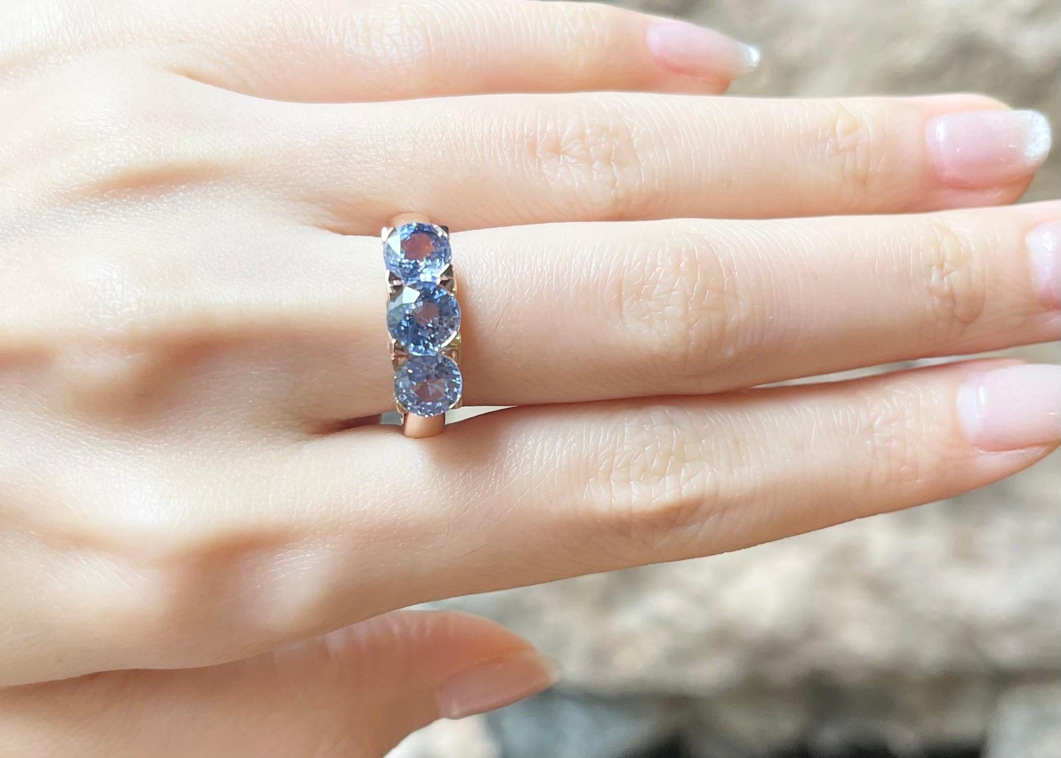 Ring mit blauem Saphir in 18 Karat Roségoldfassungen gefasst im Zustand „Neu“ im Angebot in Bangkok, TH