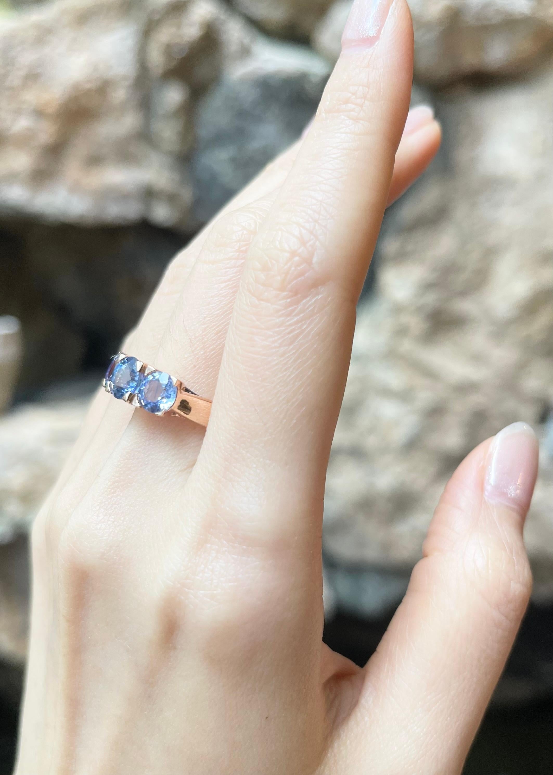 Women's Blue Sapphire Ring set in 18K Rose Gold Settings For Sale