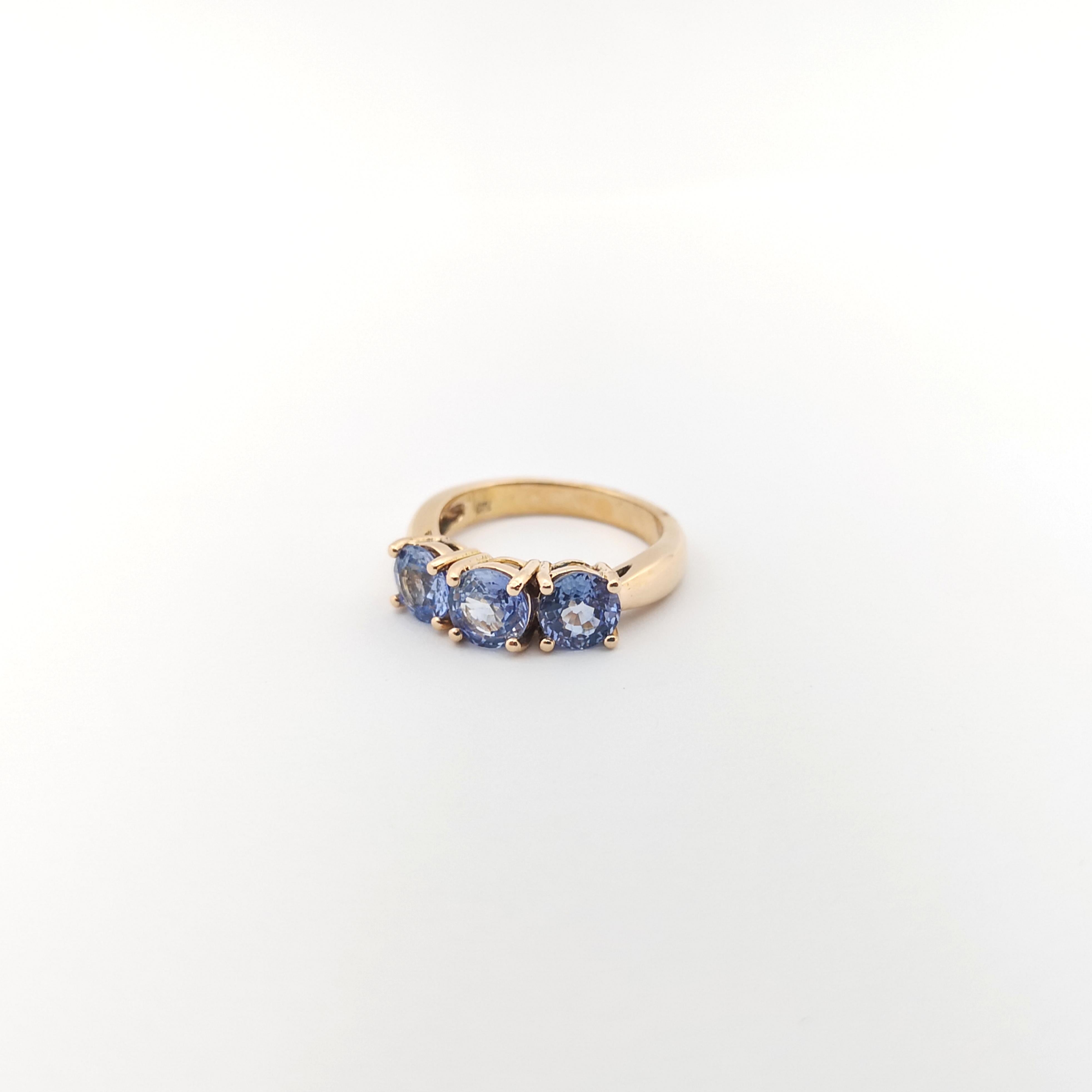 Blue Sapphire Ring set in 18K Rose Gold Settings For Sale 2