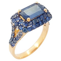 Bague en or rose 18 carats sertie de saphirs bleus