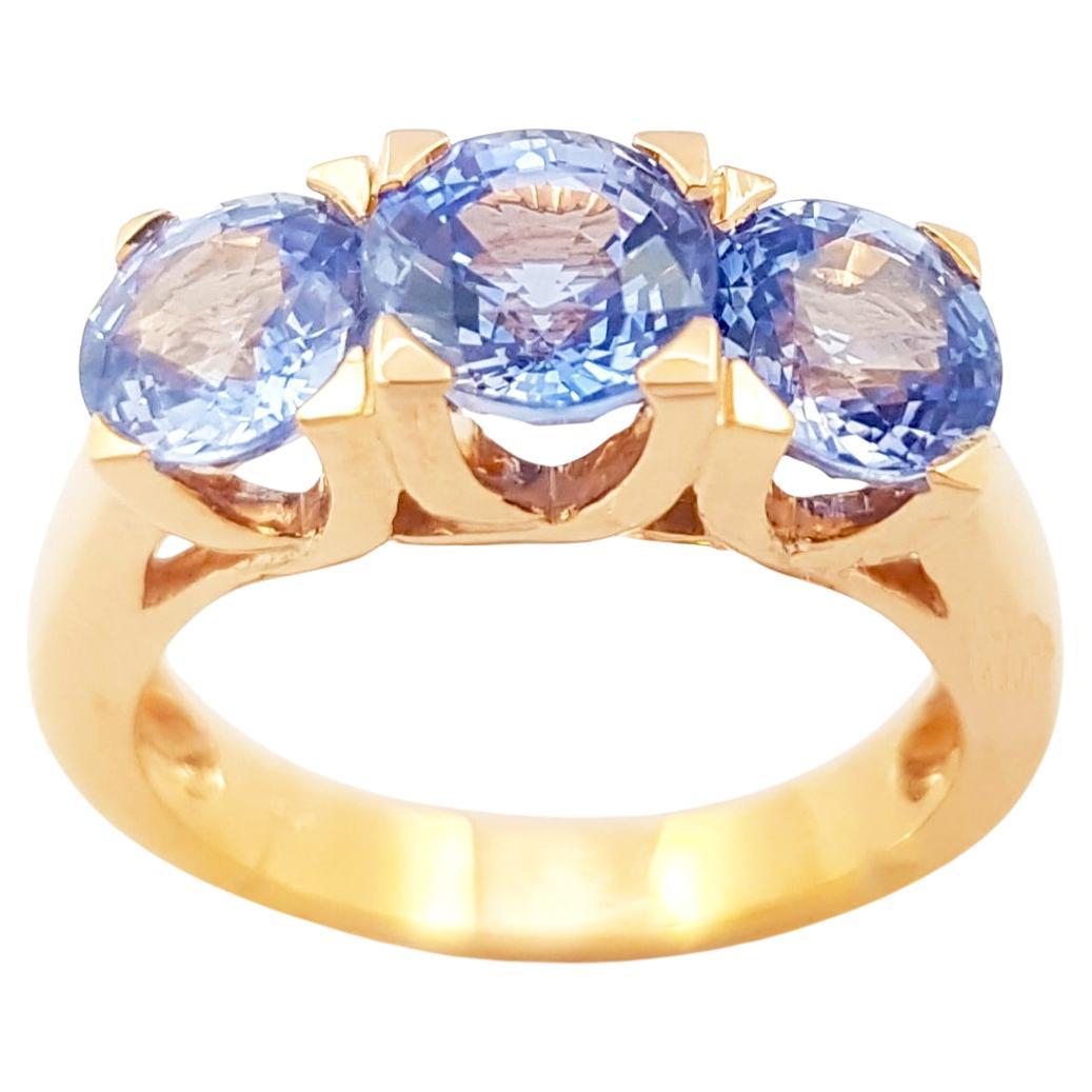 Ring mit blauem Saphir in 18 Karat Roségoldfassungen gefasst im Angebot