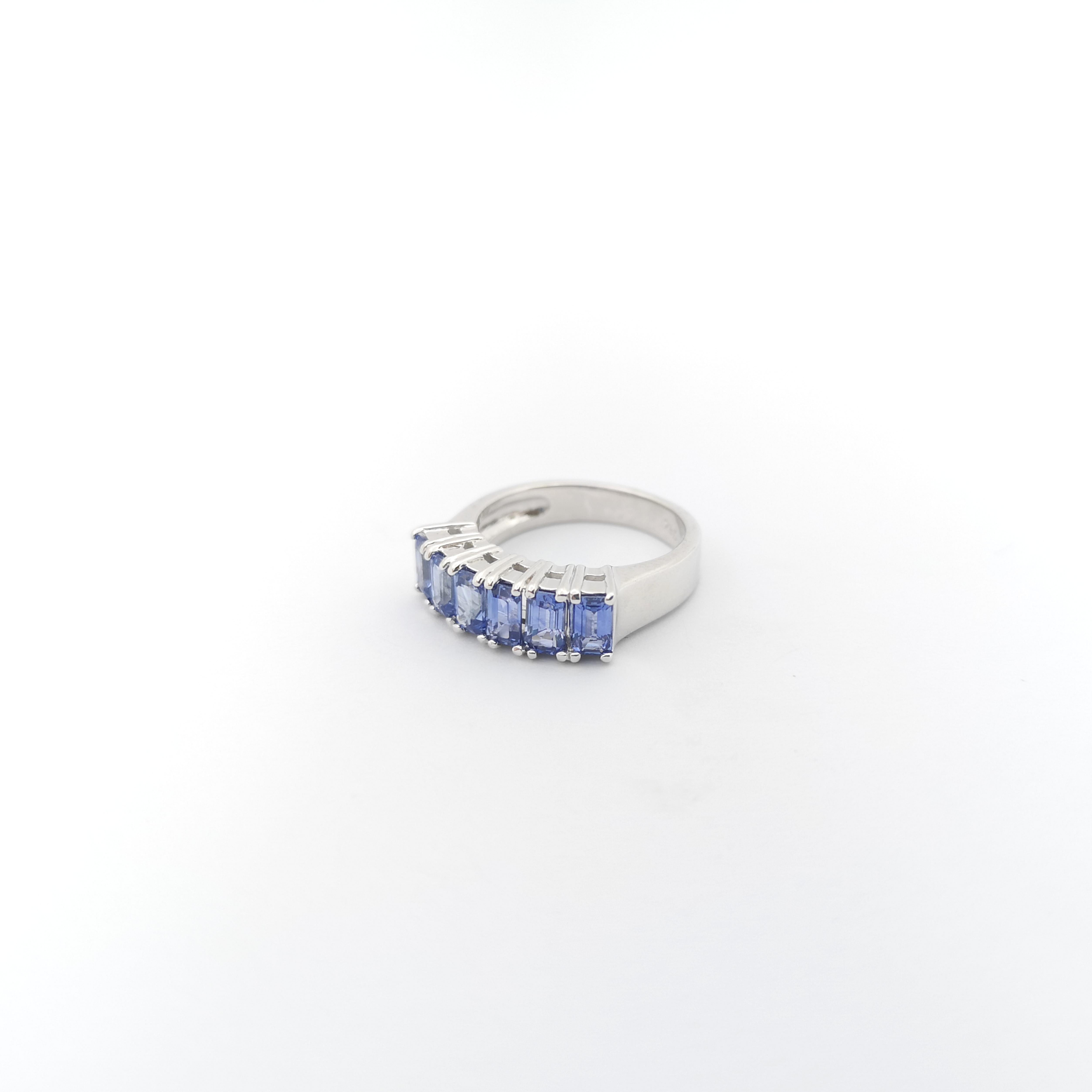 Blauer Saphir-Ring in 18 Karat Weißgold gefasst im Angebot 4