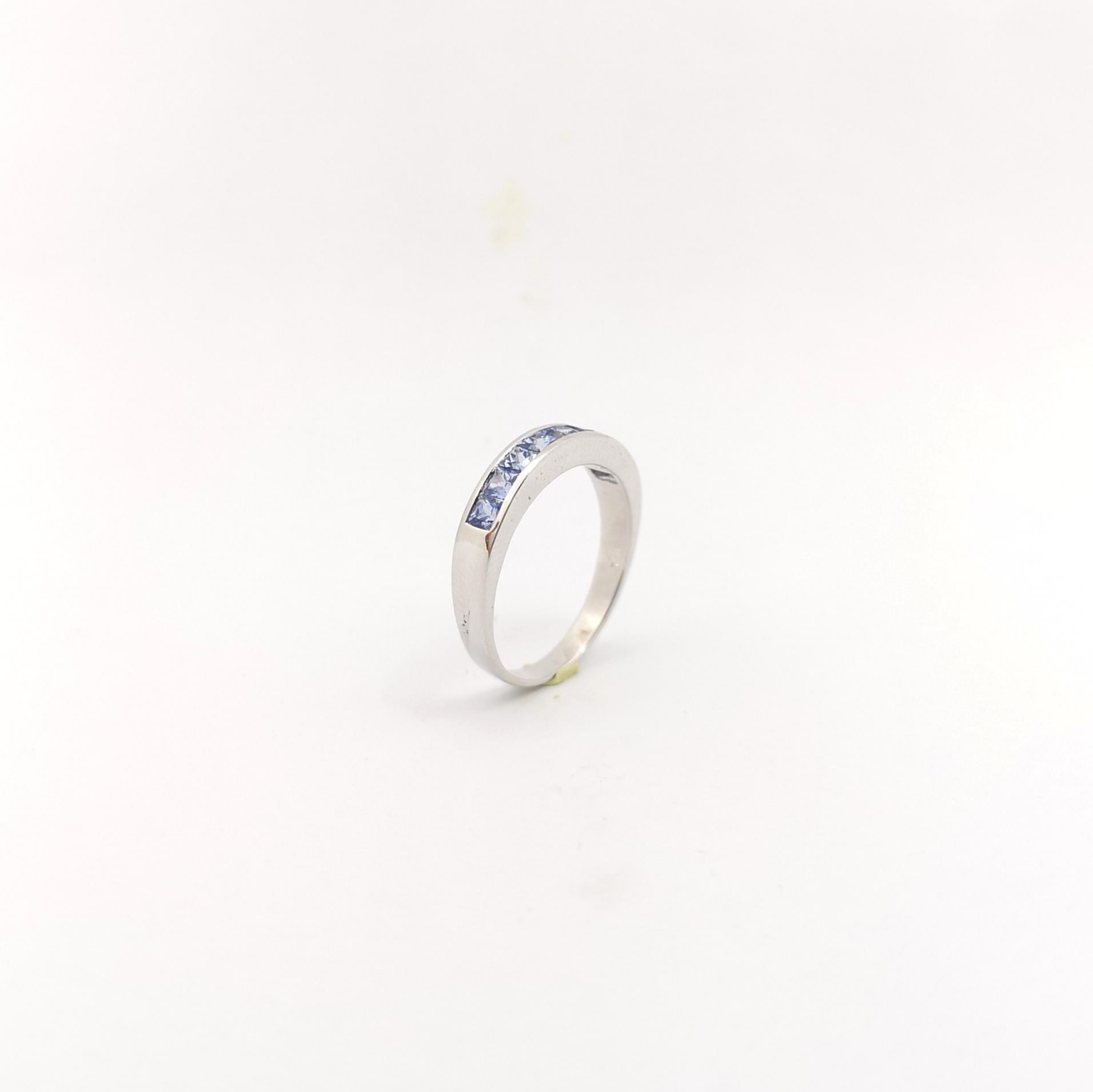 Blauer Saphir-Ring in 18 Karat Weißgold gefasst im Angebot 4