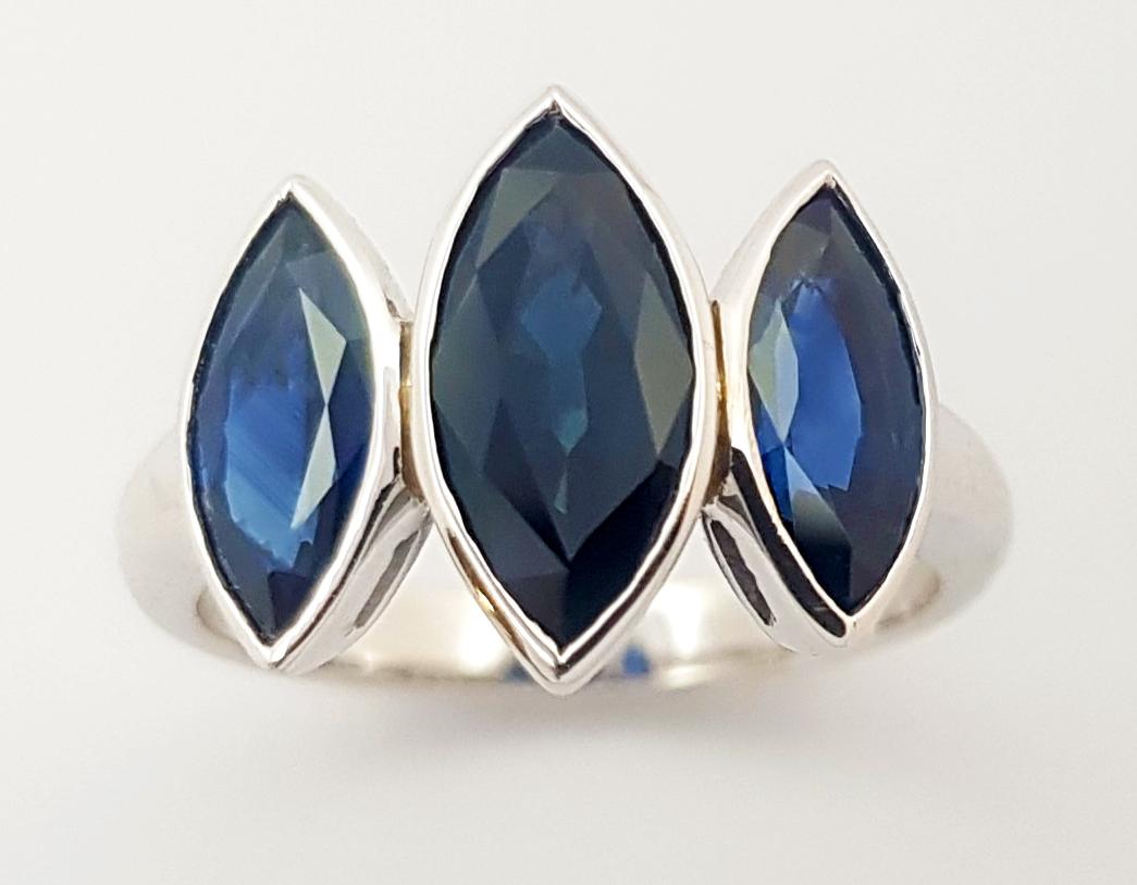 Blue Sapphire Ring set in 18K White Gold Settings For Sale 6