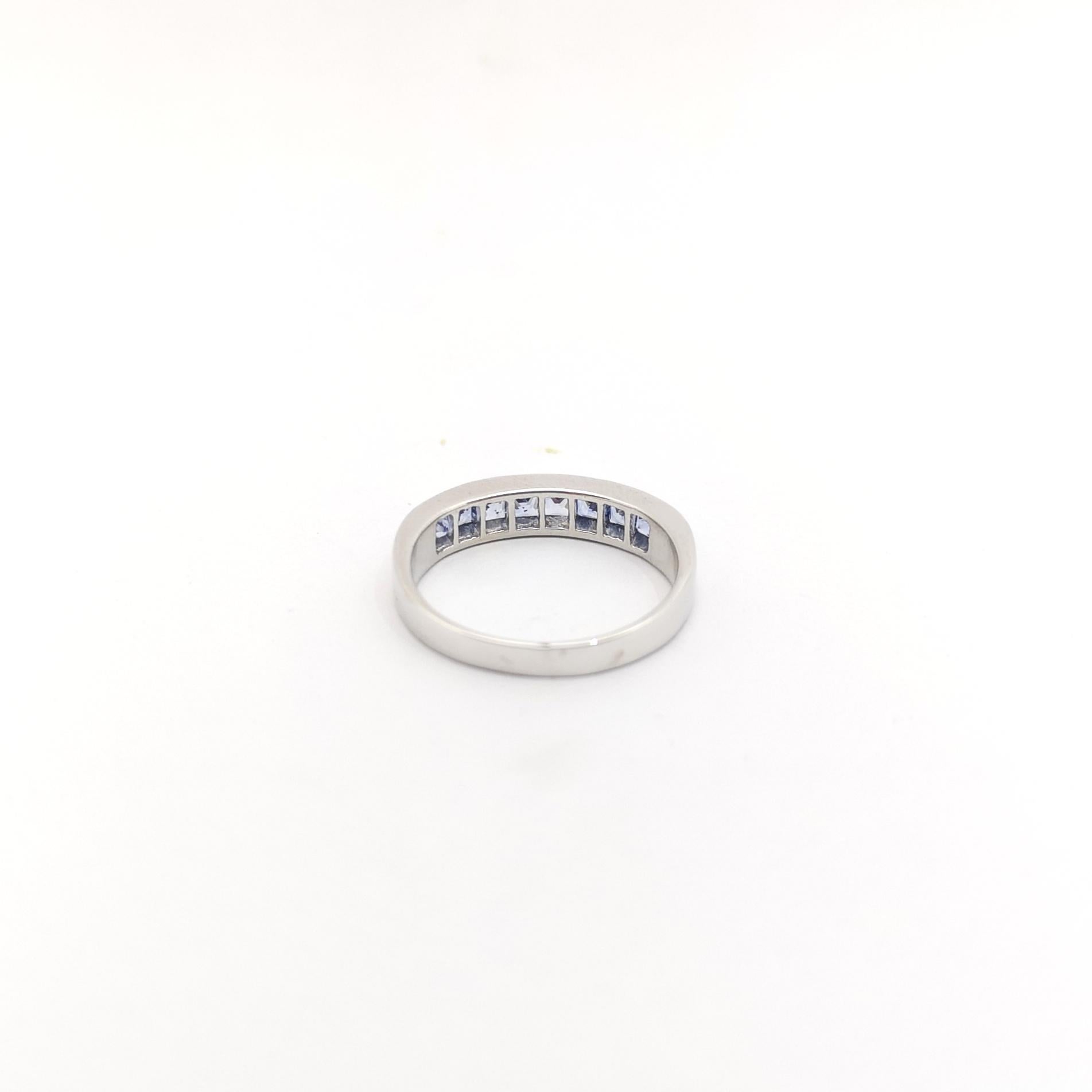 Blauer Saphir-Ring in 18 Karat Weißgold gefasst im Angebot 6