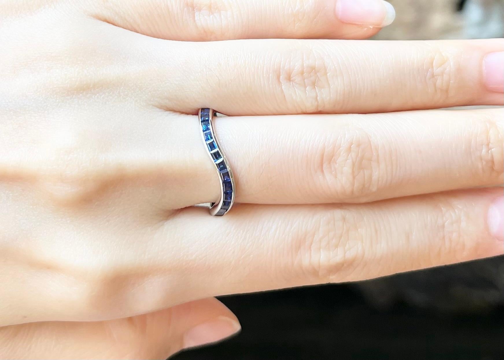 Contemporary Blue Sapphire Ring set in 18K White Gold Settings For Sale