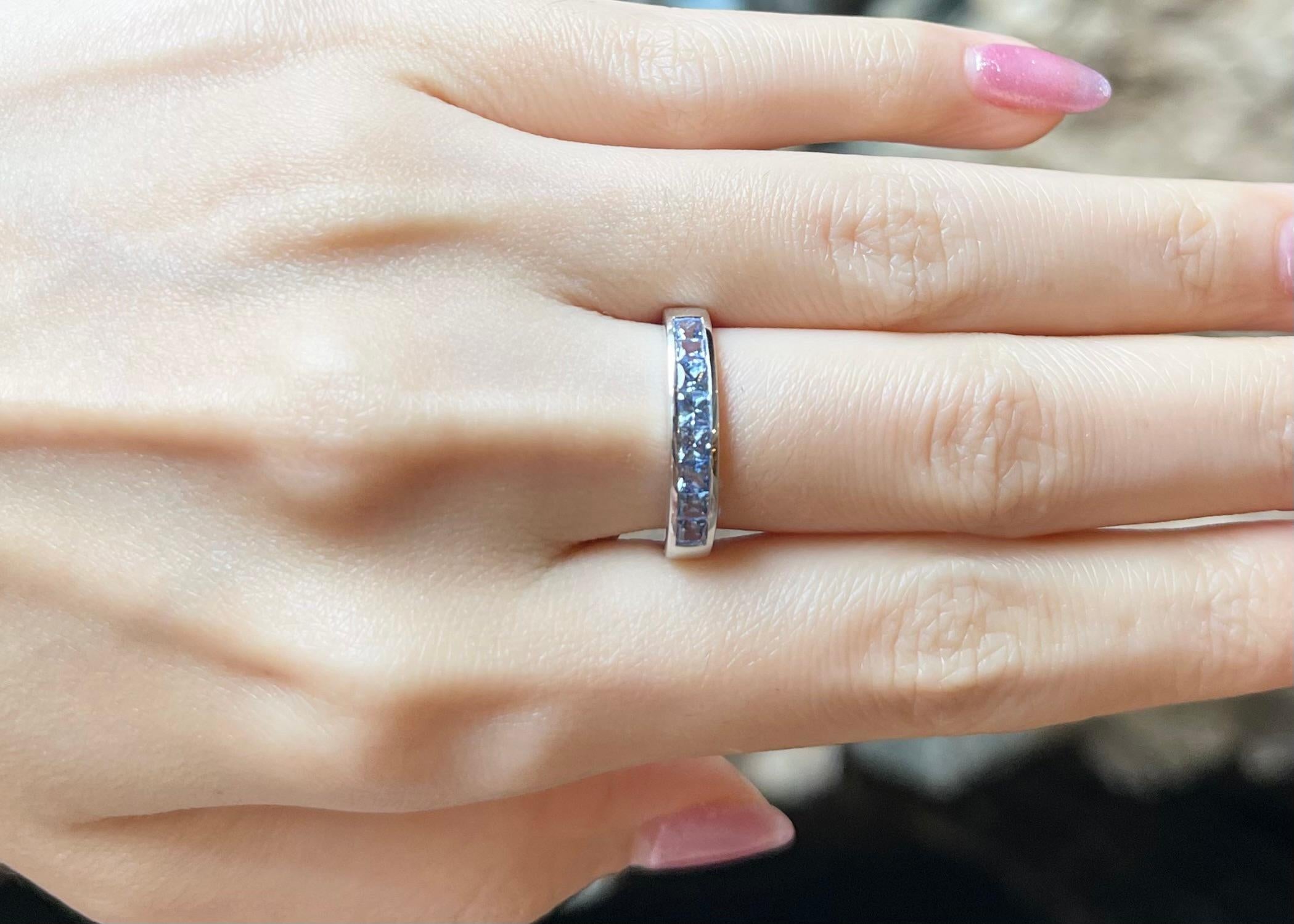 Blauer Saphir-Ring in 18 Karat Weißgold gefasst (Zeitgenössisch) im Angebot