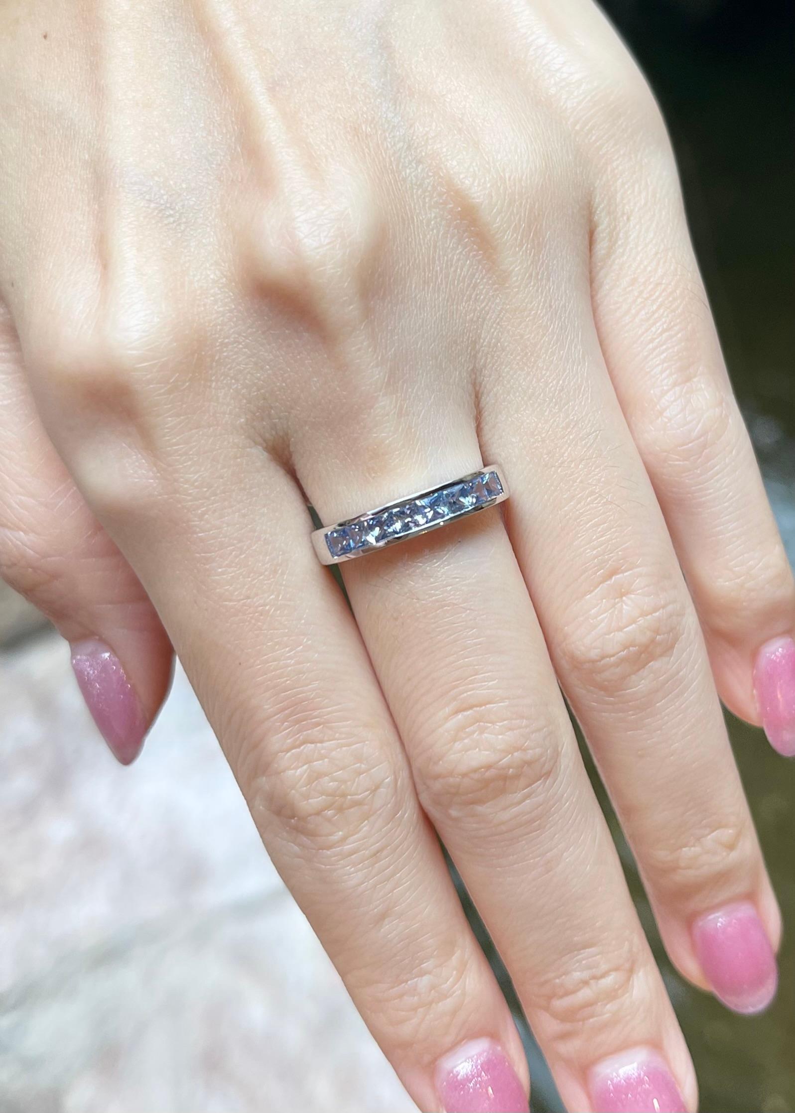 Blauer Saphir-Ring in 18 Karat Weißgold gefasst (Carréschliff) im Angebot