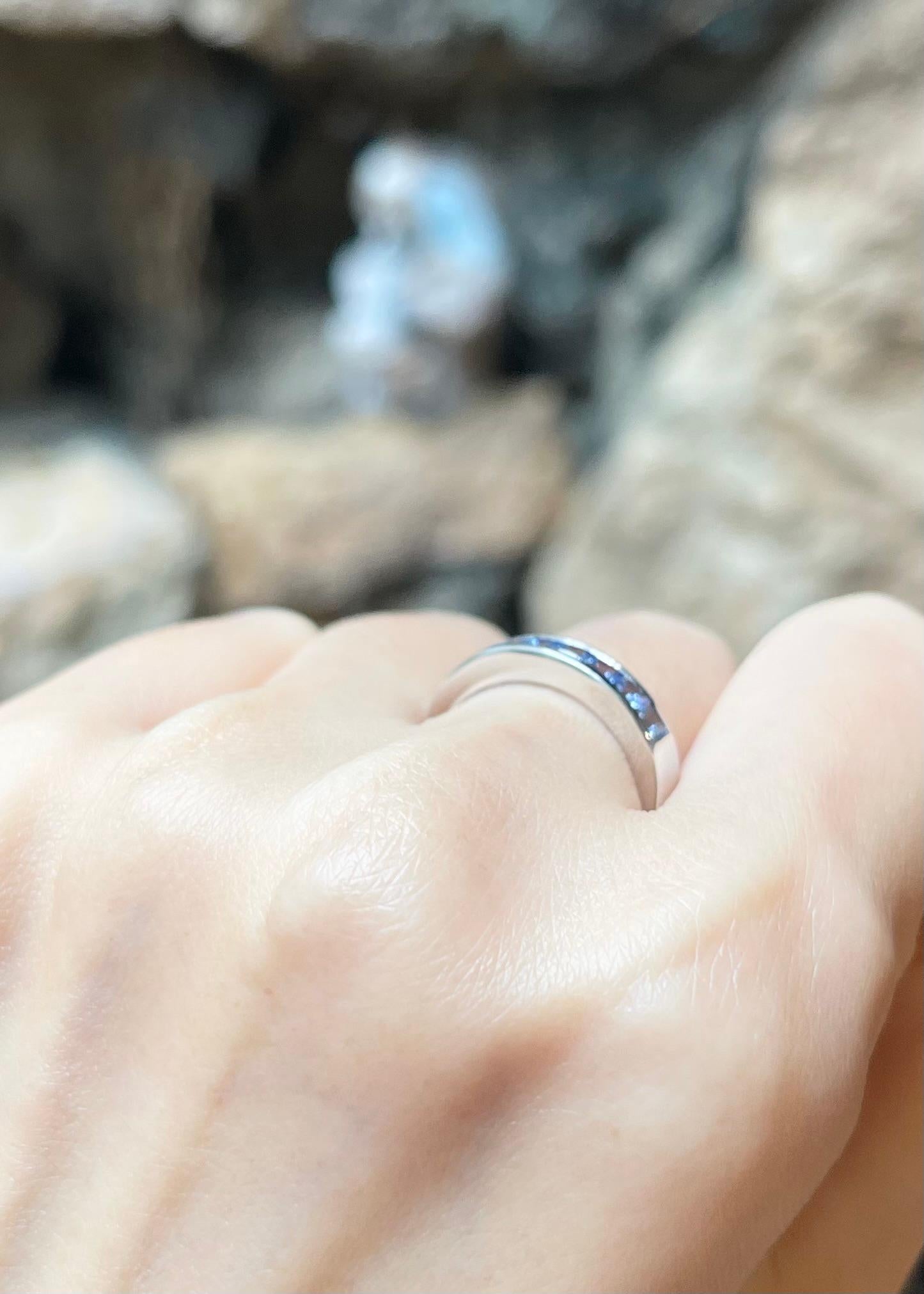 Blauer Saphir-Ring in 18 Karat Weißgold gefasst für Damen oder Herren im Angebot
