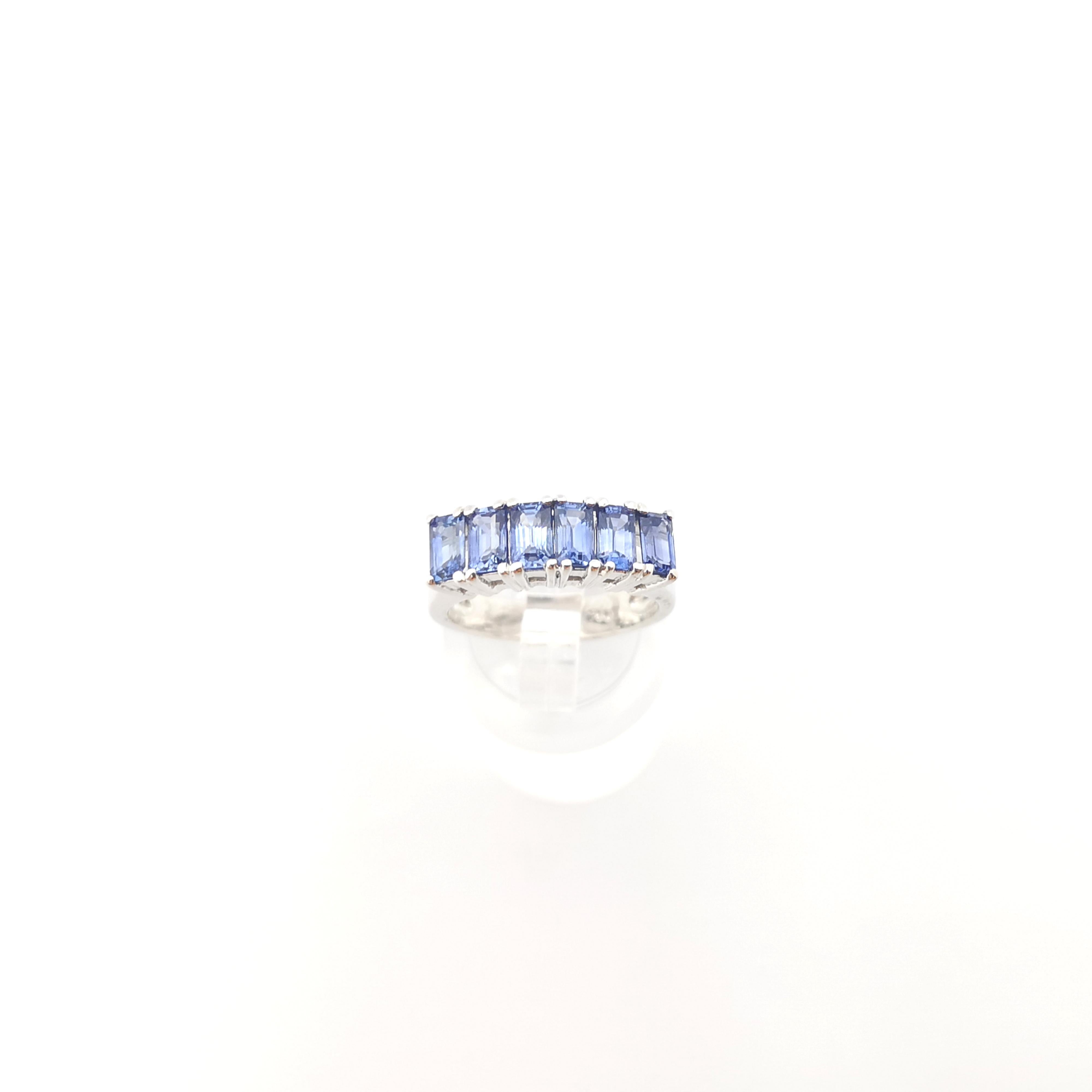 Blauer Saphir-Ring in 18 Karat Weißgold gefasst im Angebot 1