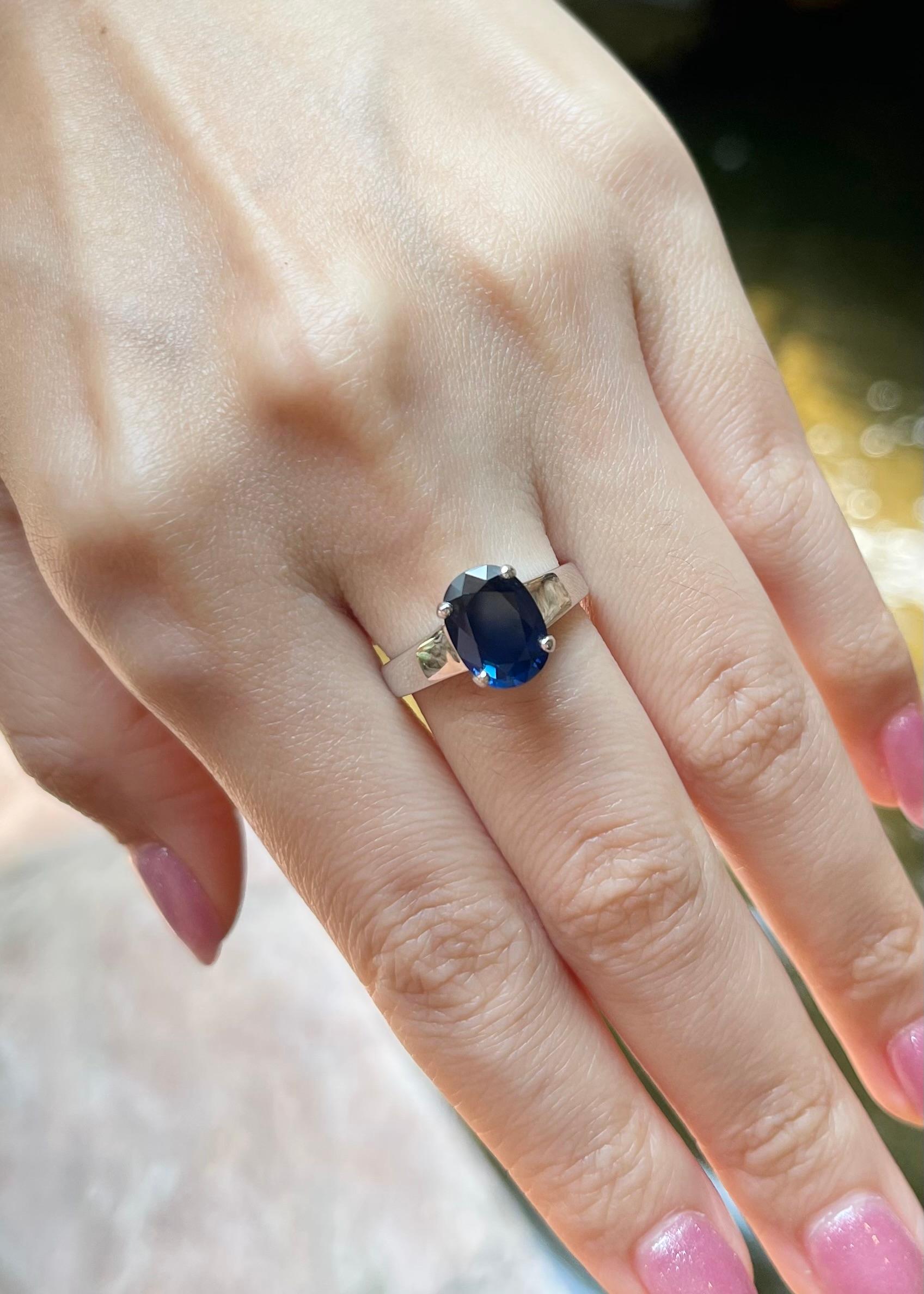 Oval Cut Blue Sapphire Ring set in Platinum 900 Settings For Sale