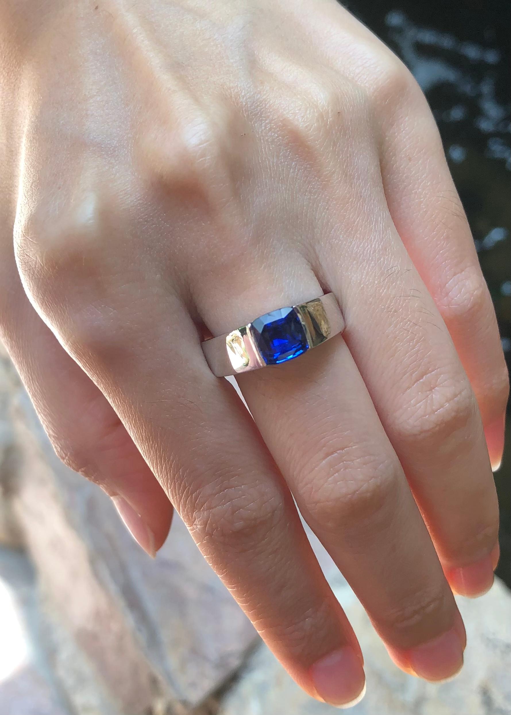 Contemporary Blue Sapphire Ring Set in Platinum 950 Settings For Sale