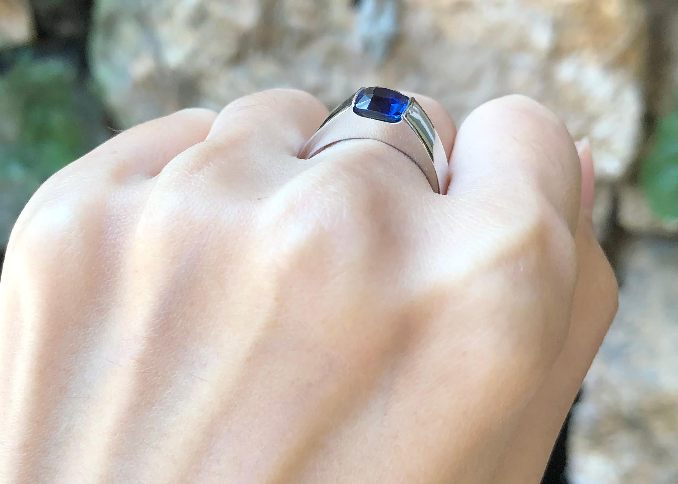 Blue Sapphire Ring Set in Platinum 950 Settings In New Condition For Sale In Bangkok, TH