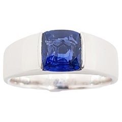 Bague en saphir bleu sertie dans des montures en platine 950