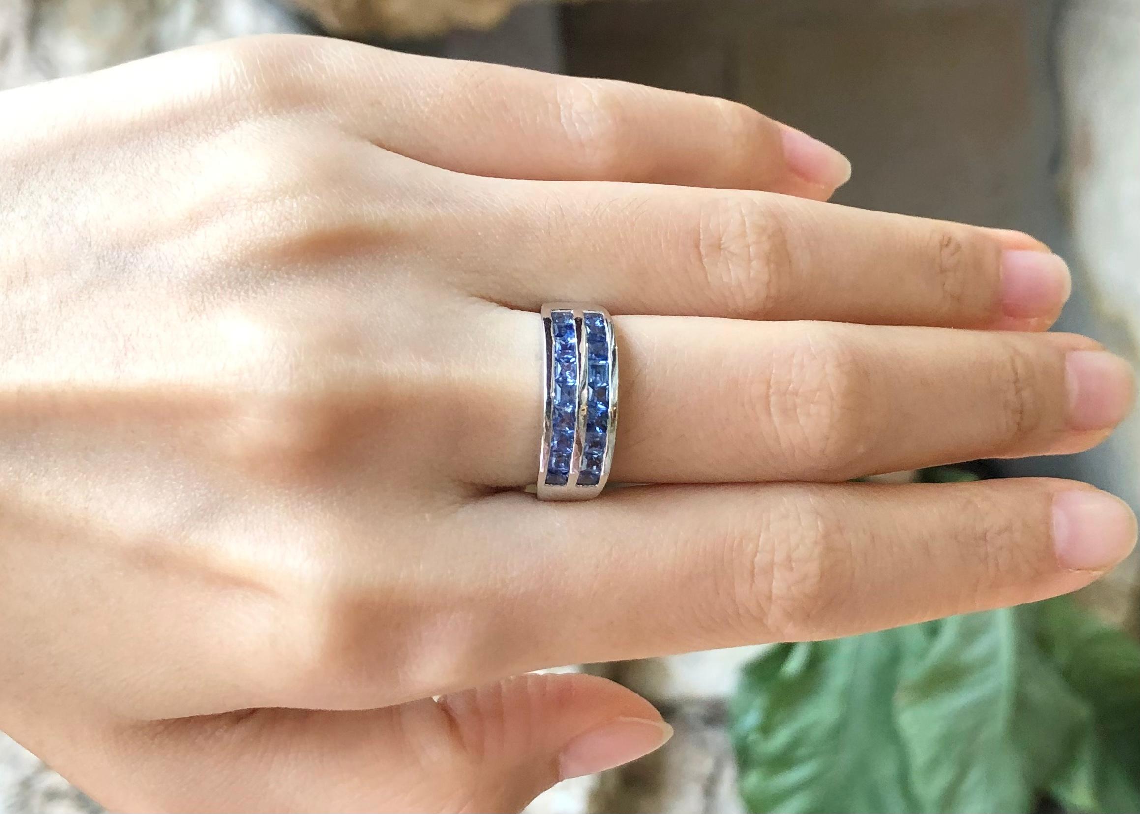 Blauer Saphir  Ring in Silberfassung gefasst (Zeitgenössisch) im Angebot