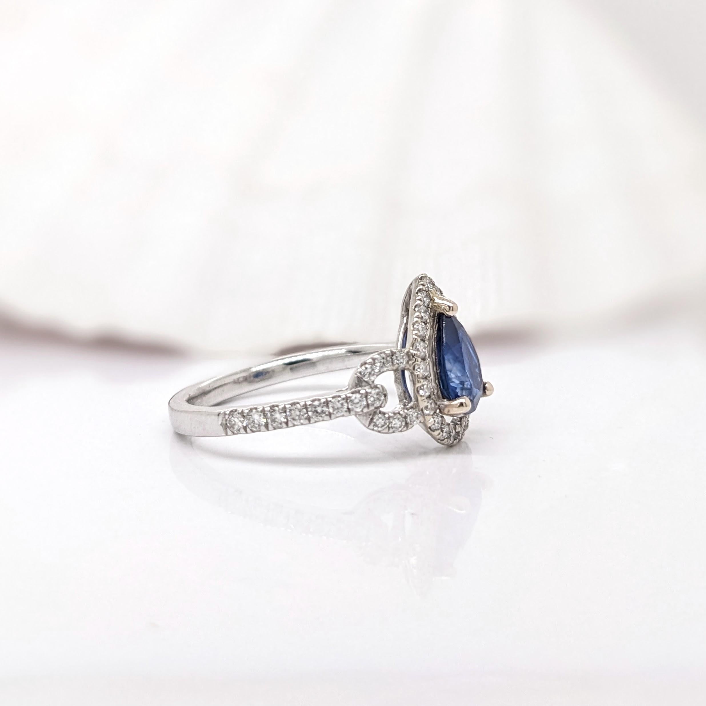 Taglio a goccia Anello con zaffiro blu e diamanti estratti dalla terra in oro massiccio 14K, forma a pera 8x6mm in vendita