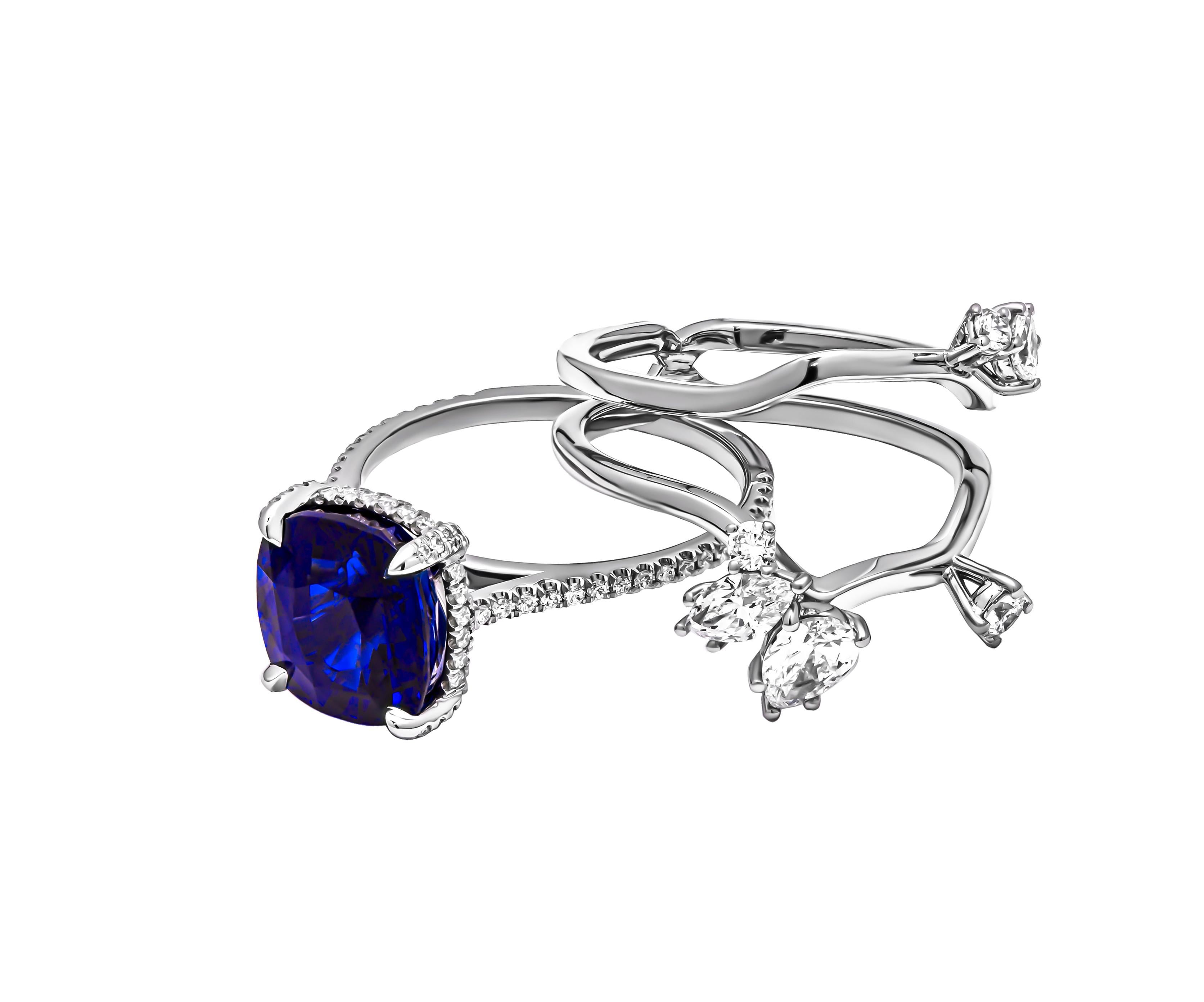 Modern Blue Sapphire Ring with Diamond Insert in Platinum For Sale