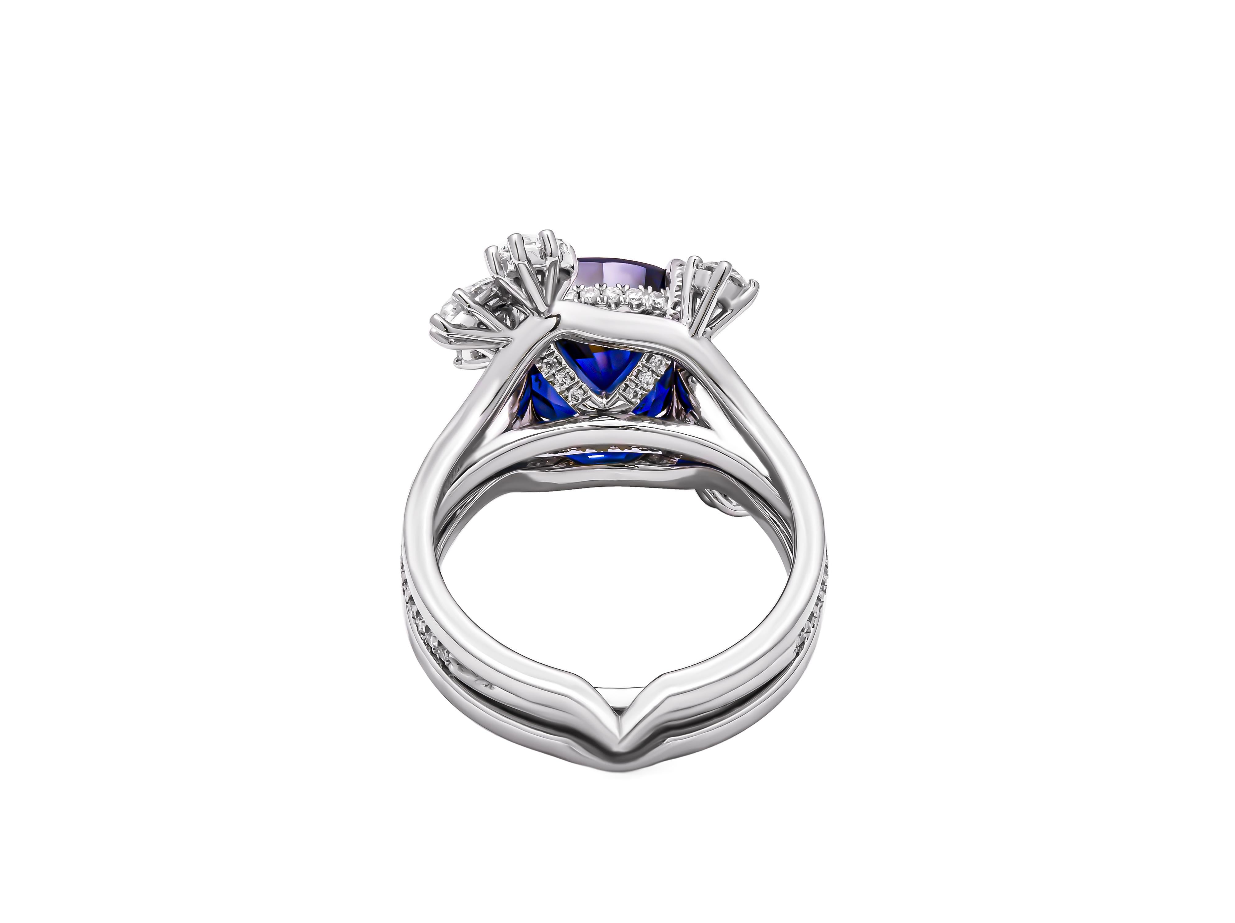 Blue Sapphire Ring with Diamond Insert in Platinum In New Condition For Sale In New York, NY